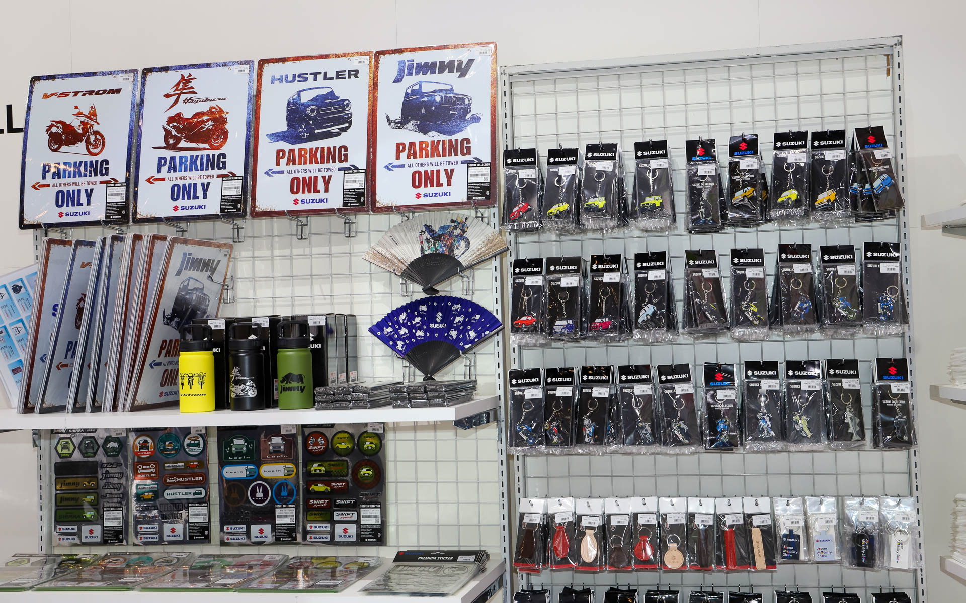 軽トラ市を模したスーパーキャリイでスズキグッズを販売