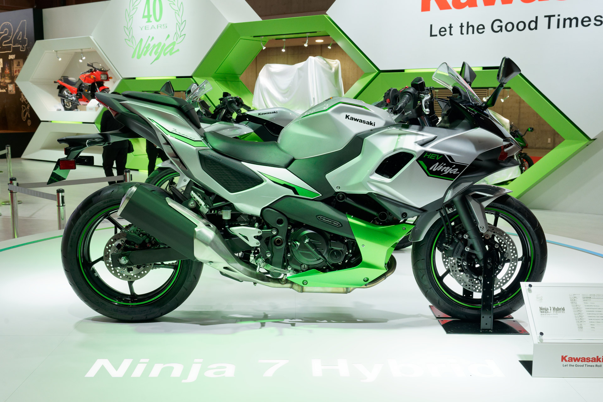 「Ninja e-1」の仕様は、エンジンとモーターを合わせたシステム最高出力が59PS、同最大トルクが4.4kgfm、車両重量は227kg