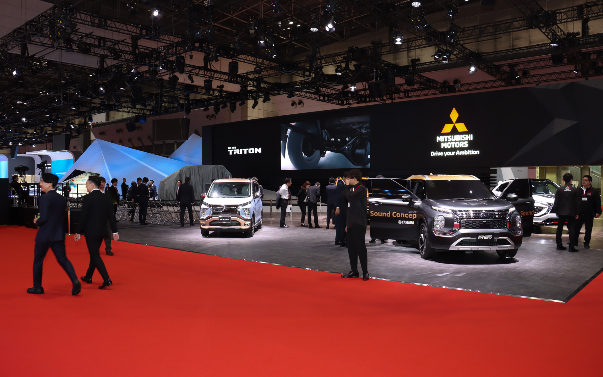 東展示棟（4～6ホール）にある三菱自動車ブース