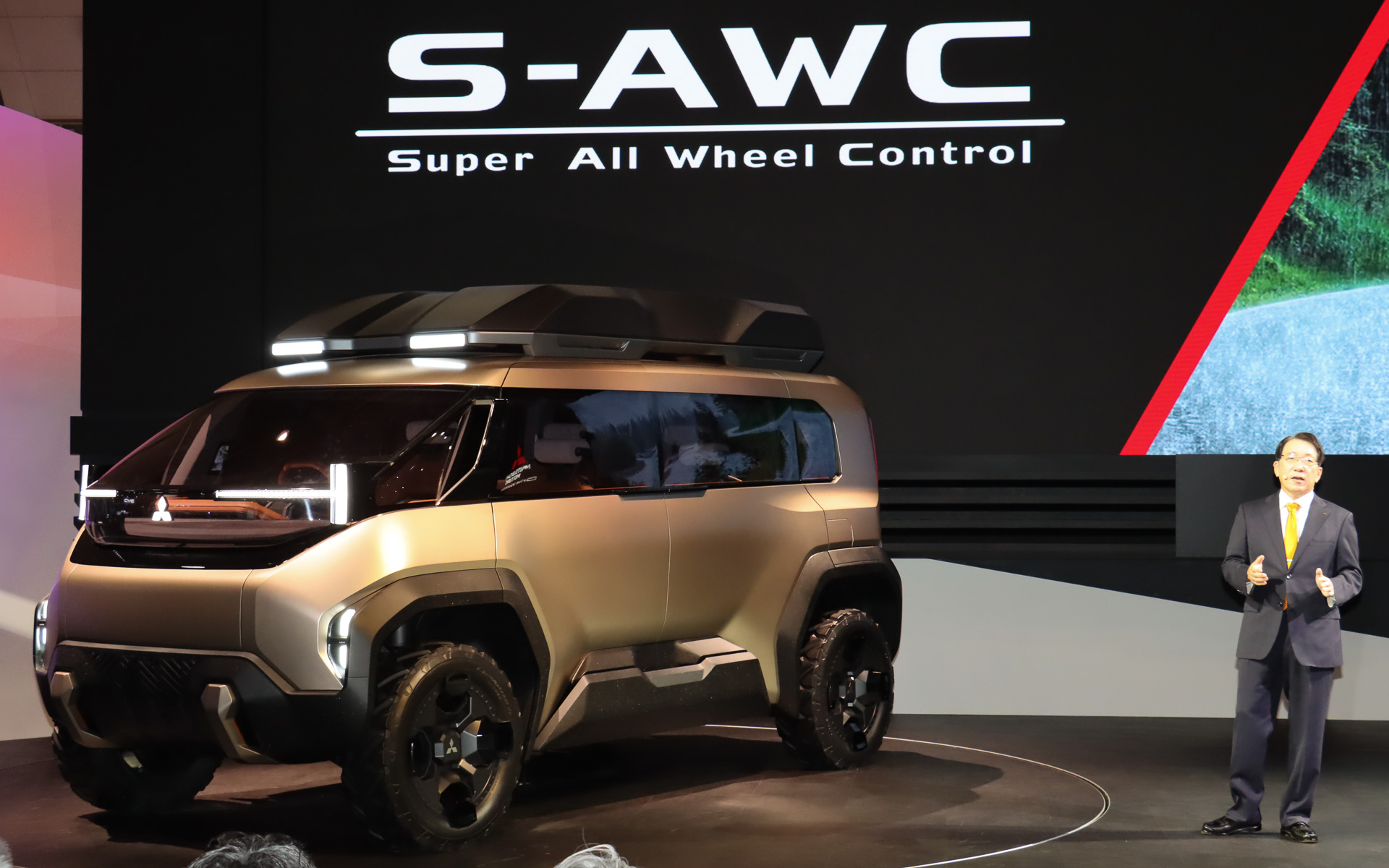 D：X コンセプトは「未来のデリカをイメージした電動クロスオーバーMPVのスタディーモデル」