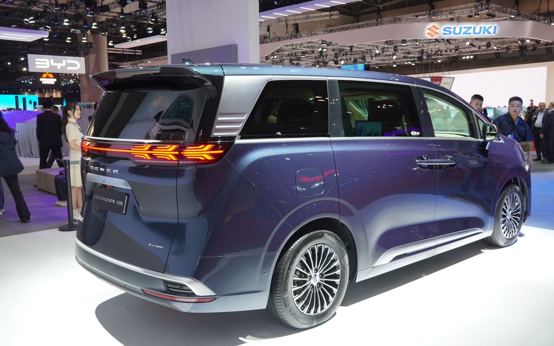 BYDとメルセデス・ベンツの共同開発ミニバン「D9」