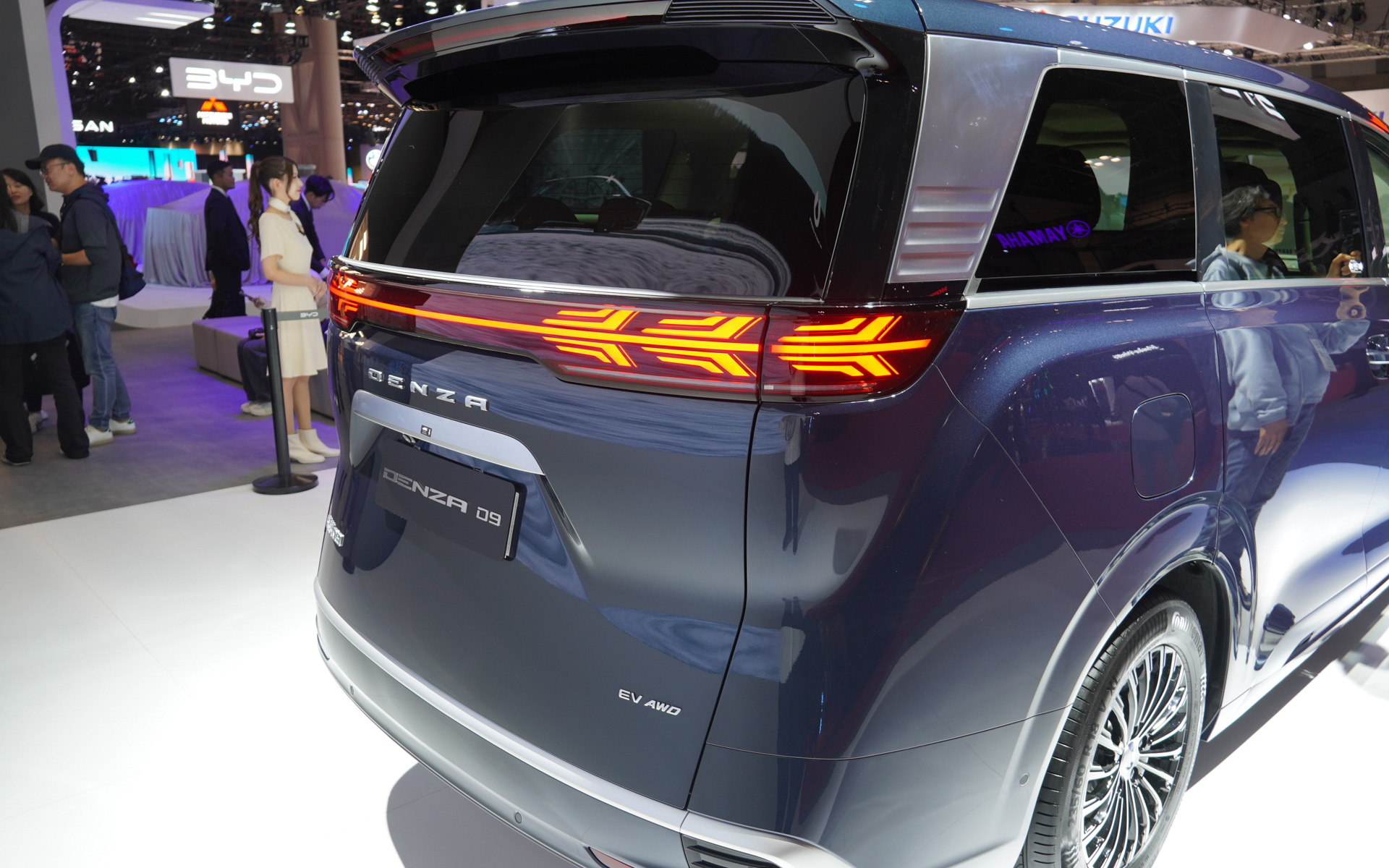 BYDとメルセデス・ベンツの共同開発ミニバン「D9」