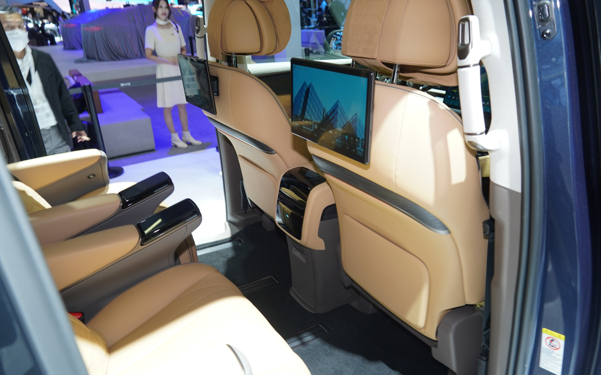 BYDとメルセデス・ベンツの共同開発ミニバン「D9」