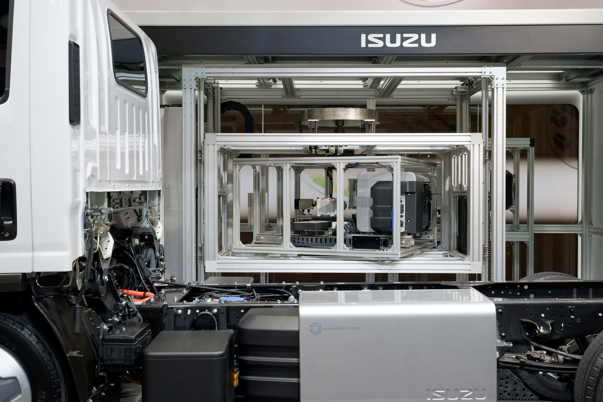 交換や充電を機械で自動化するため、人の手がかからない