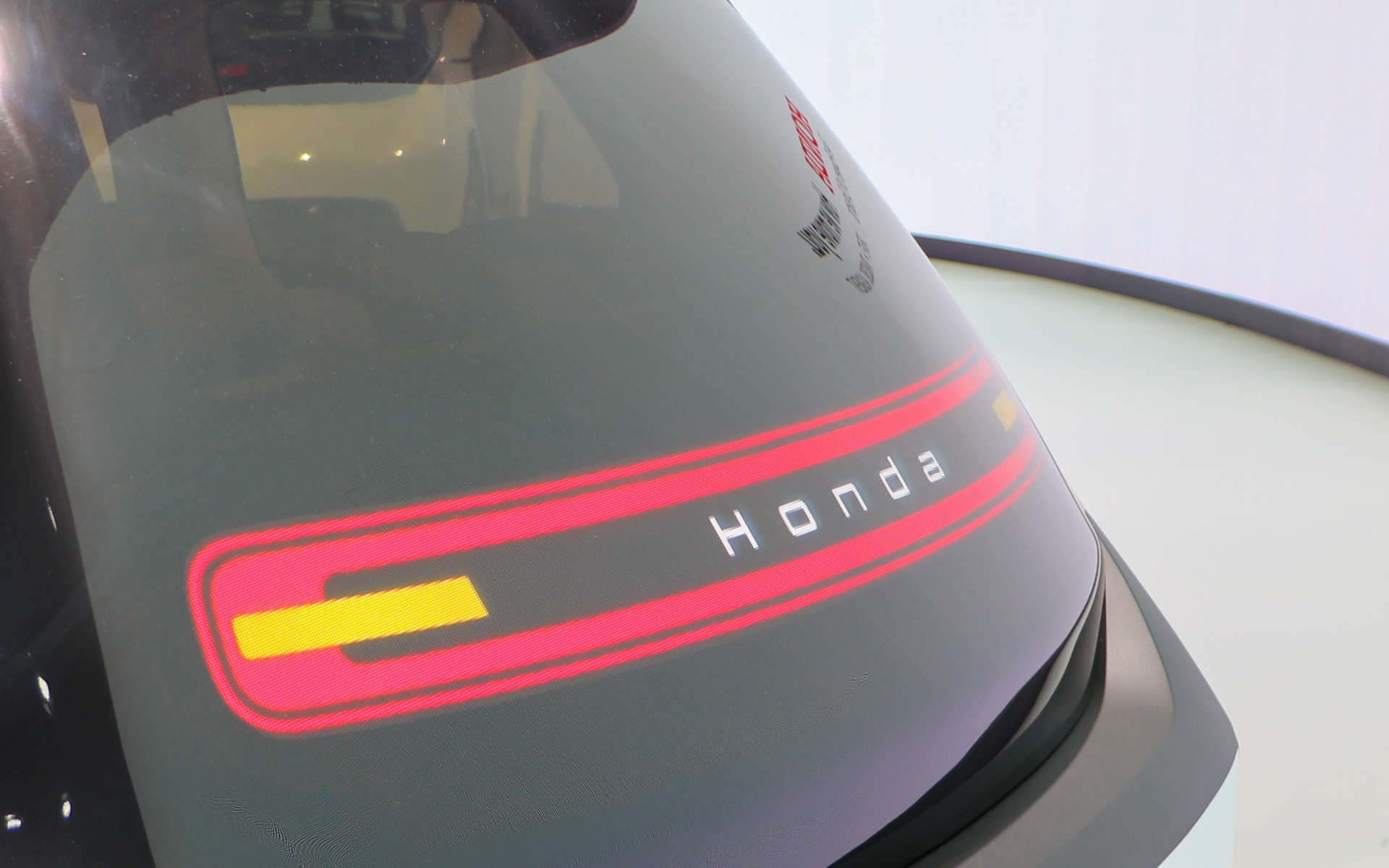 テールランプやウィンカーも自由自在