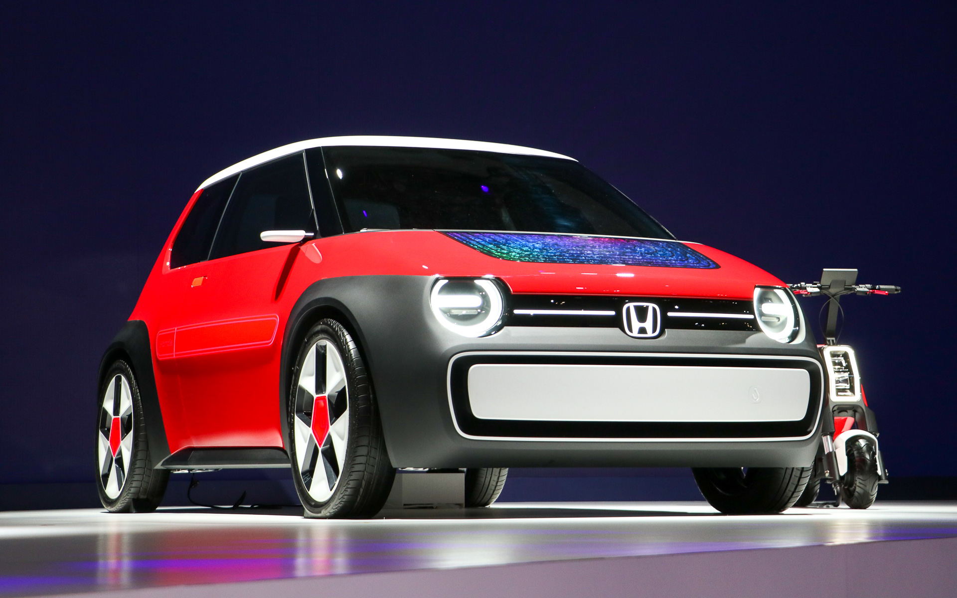 開催中のジャパンモビリティショー2023で世界初公開されたホンダの「サステナ・シー コンセプト」