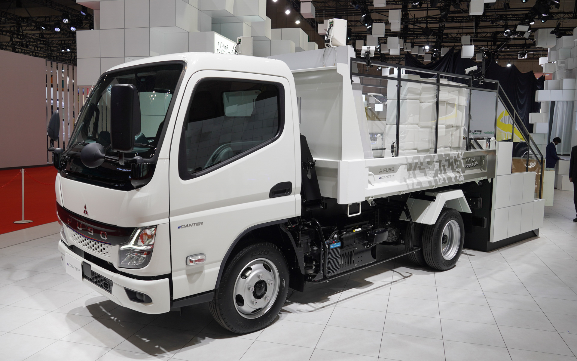 eキャンターのダンプ仕様