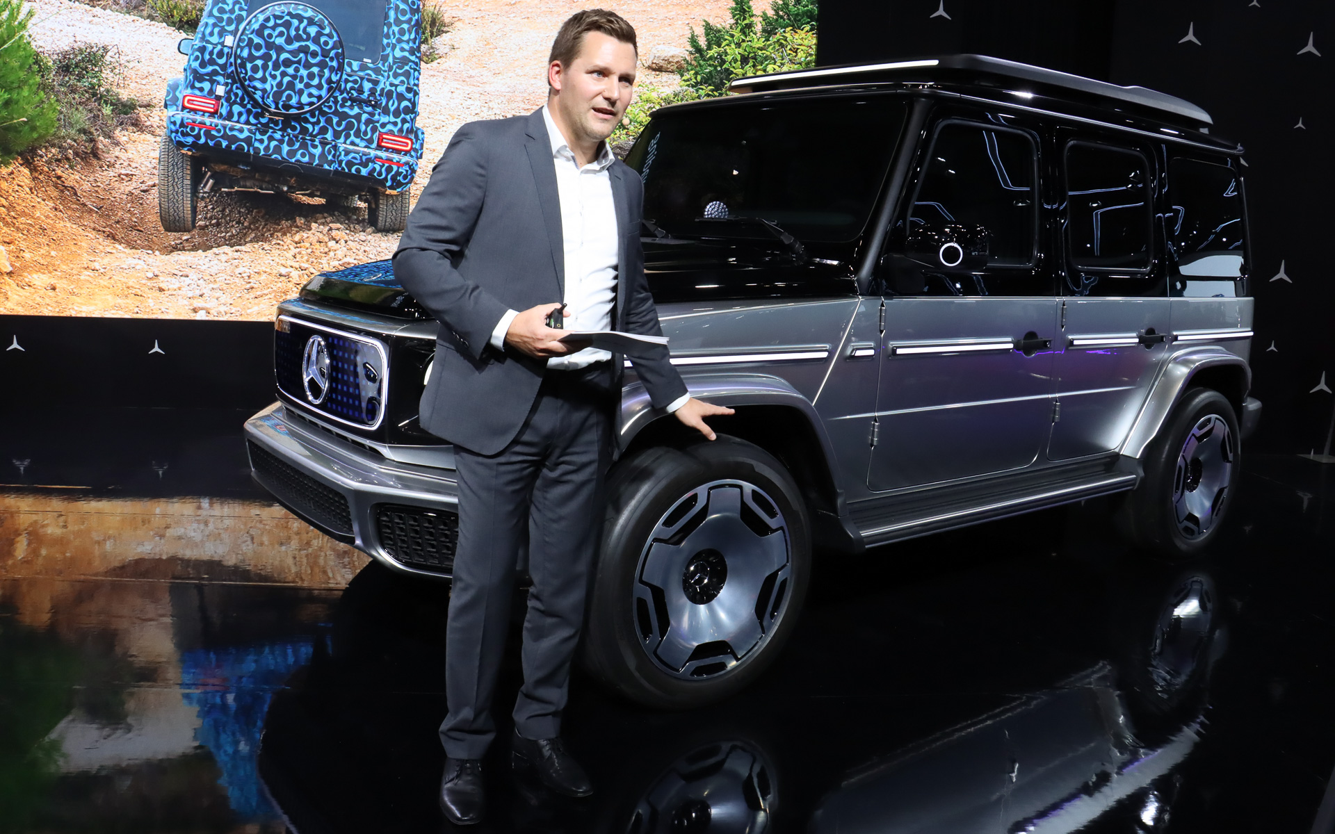 コンセプトカー「Concept EQG」について紹介する独メルセデス・ベンツ Gクラス プロダクトマネージャー トニ・メンテル氏
