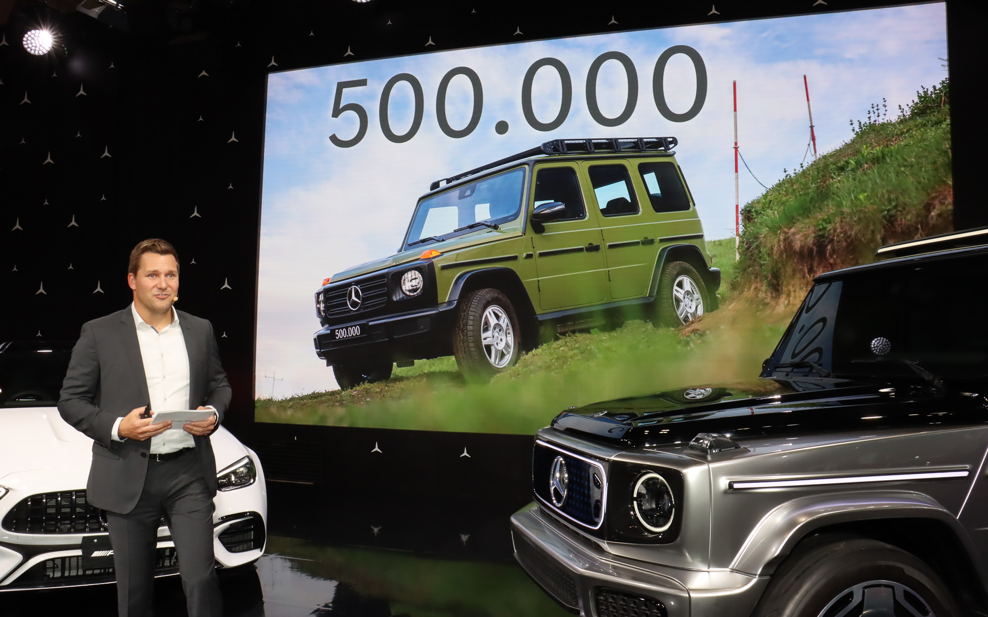 1979年に誕生したGクラスは、44年の歴史でメルセデス・ベンツのアイコン的な存在に成長。4月に累計生産台数50万台を達成した