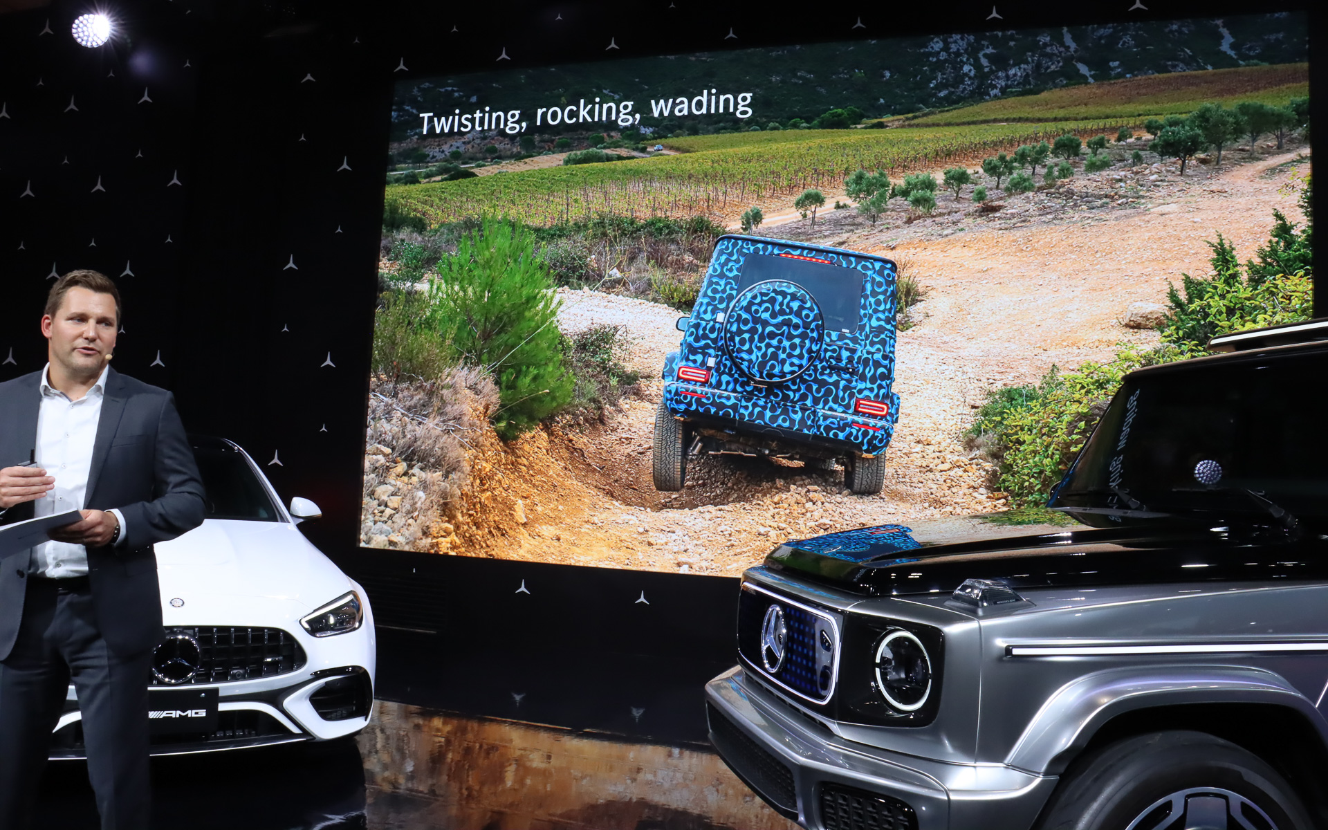 本格オフローダーでは渡河性能も重要な能力で、100％耐えられる防水性もしっかりと見据えた開発が行なわれている