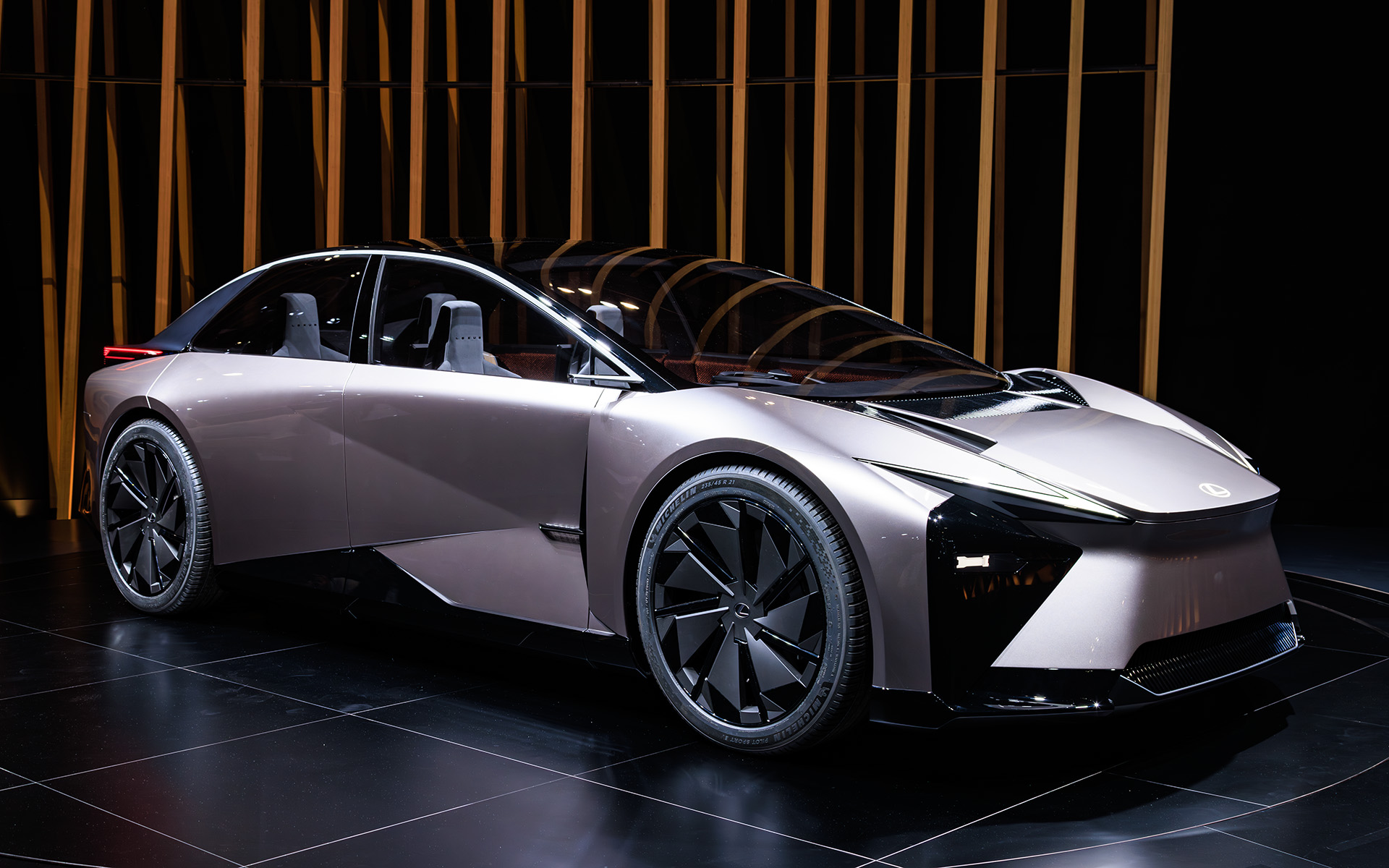 2026年に導入が予定されている次世代BEVのコンセプトモデル「LF-ZC」