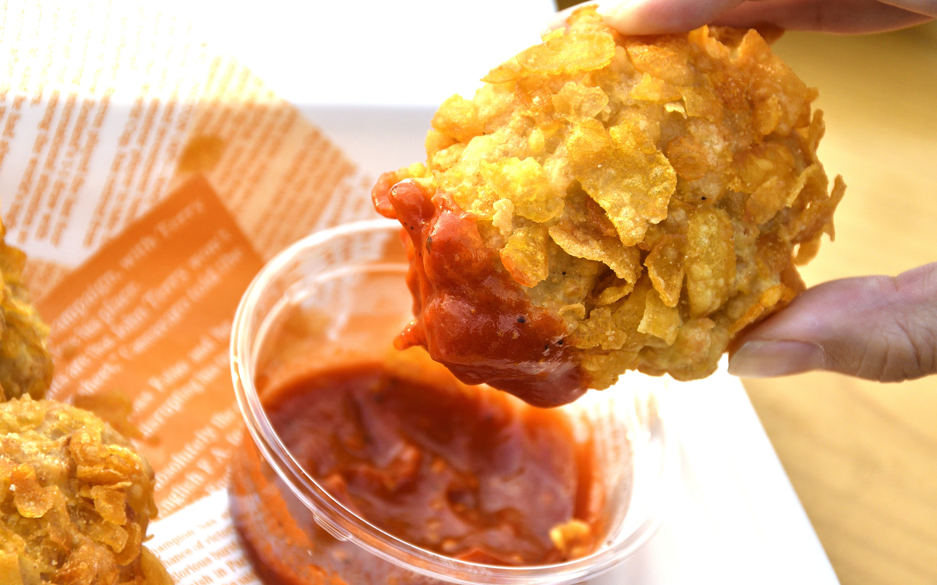 3つのから揚げを全部違うソースで食べたい欲がわいてくるデカ！ザク！から揚げは800円