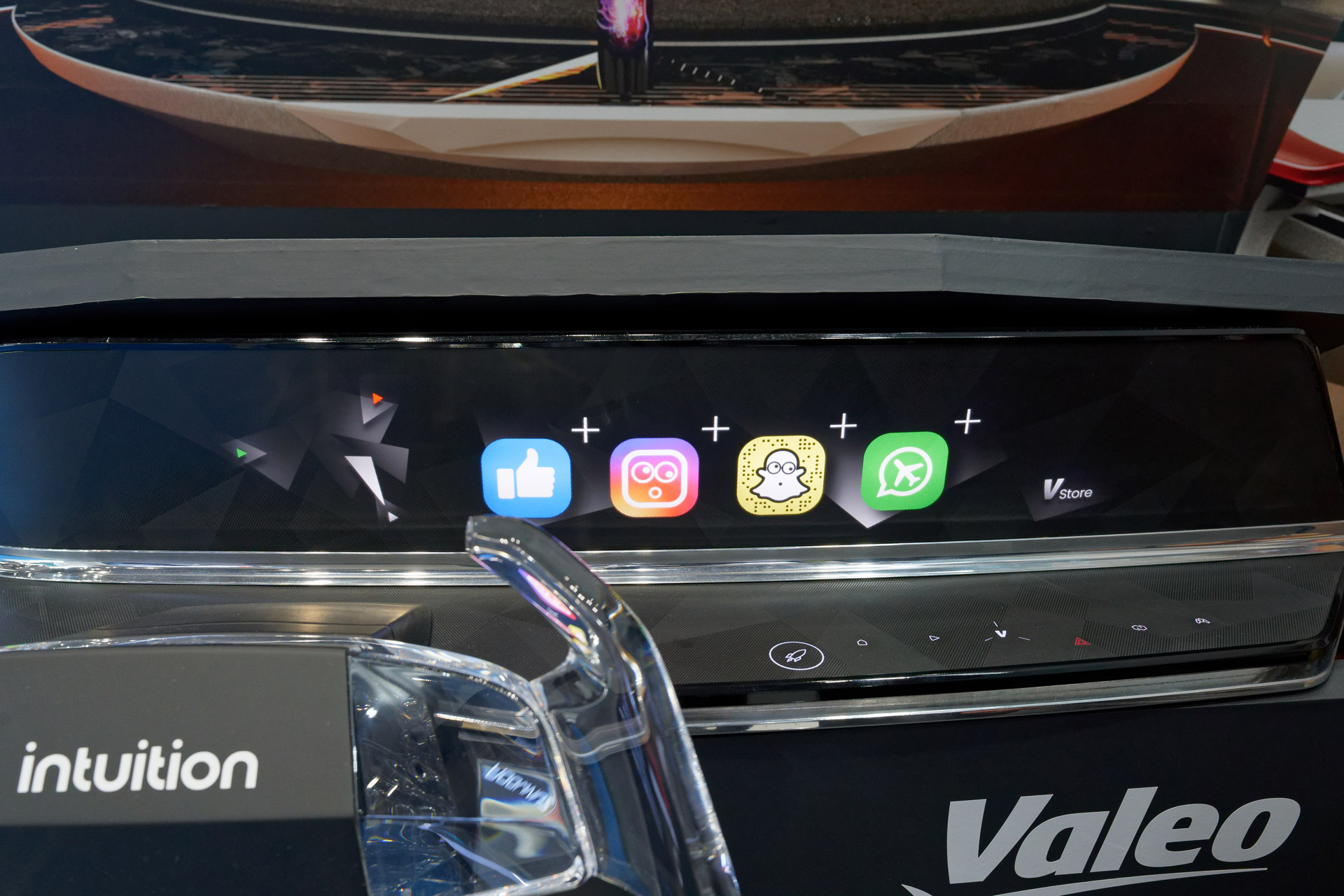 横長ディスプレイで、アプリを起動して使える