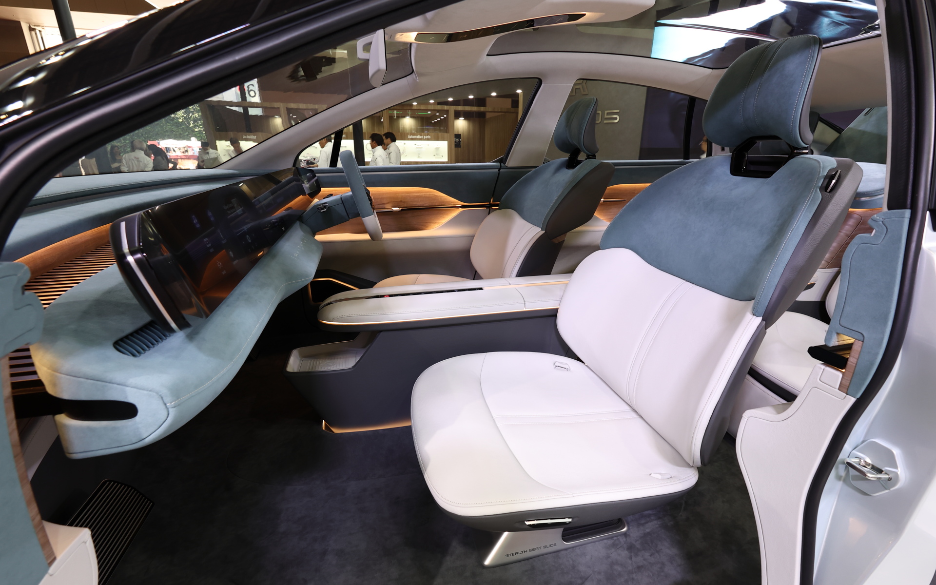 「LSR-05」のインテリア