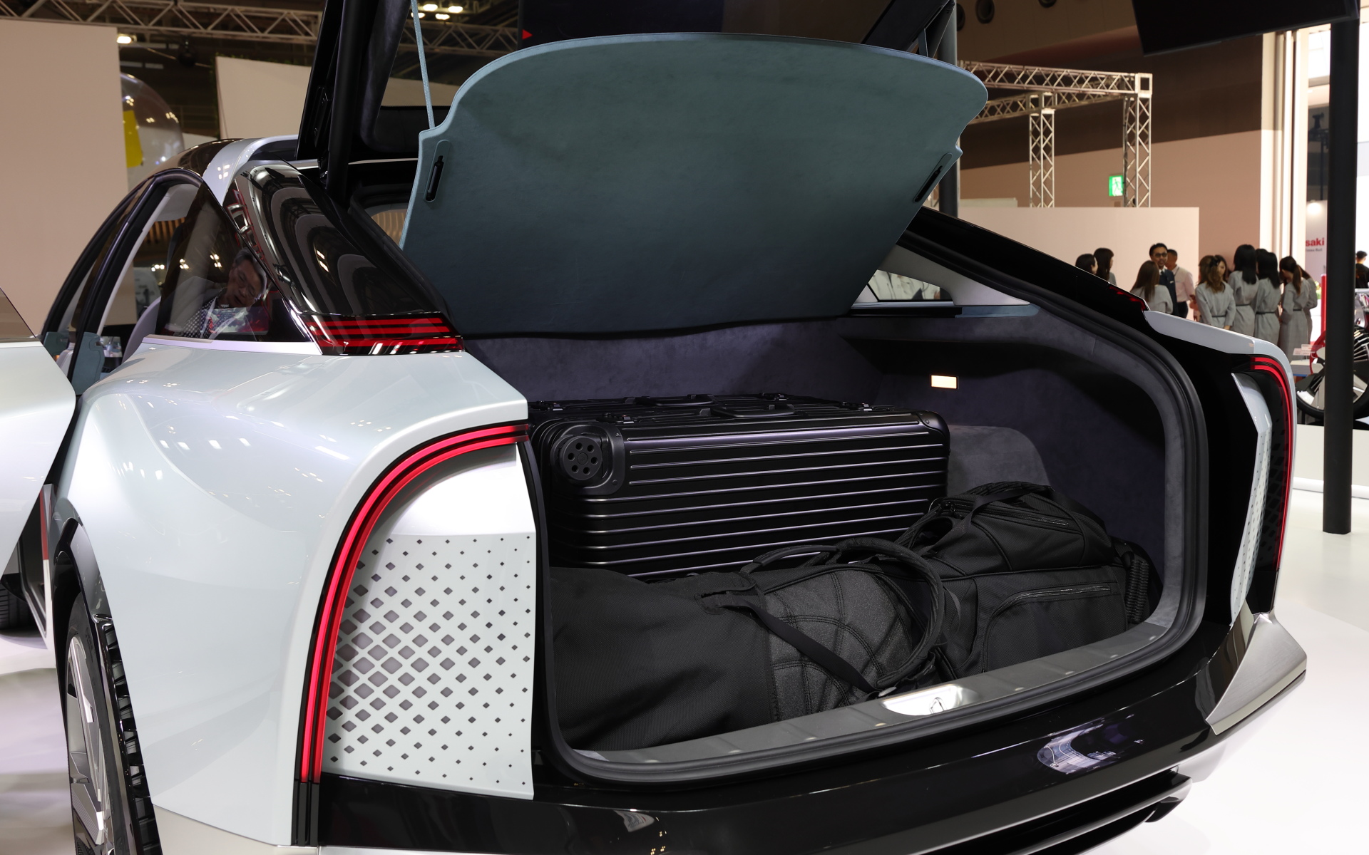 「LSR-05」のインテリア