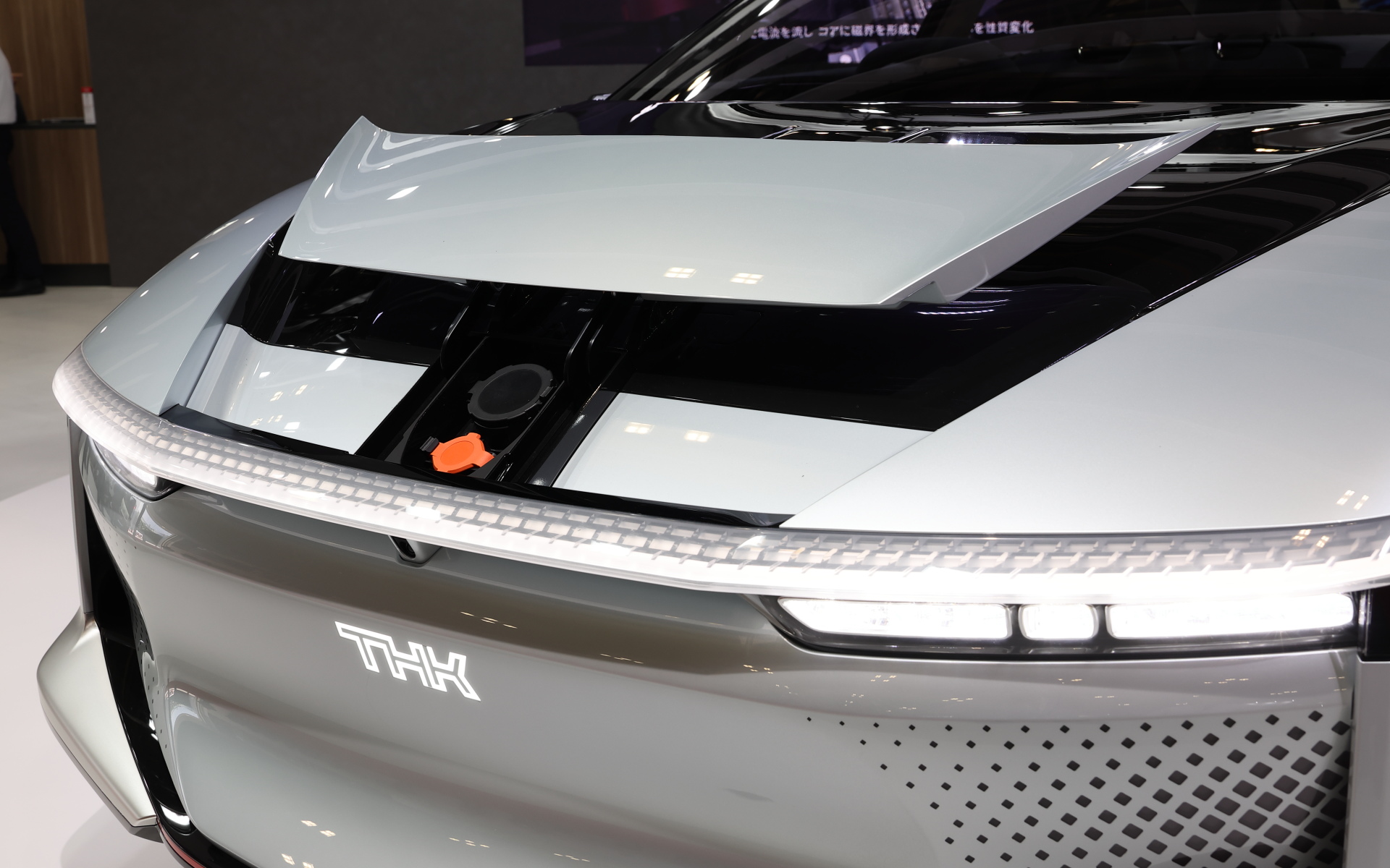 非接触充電にも対応させている