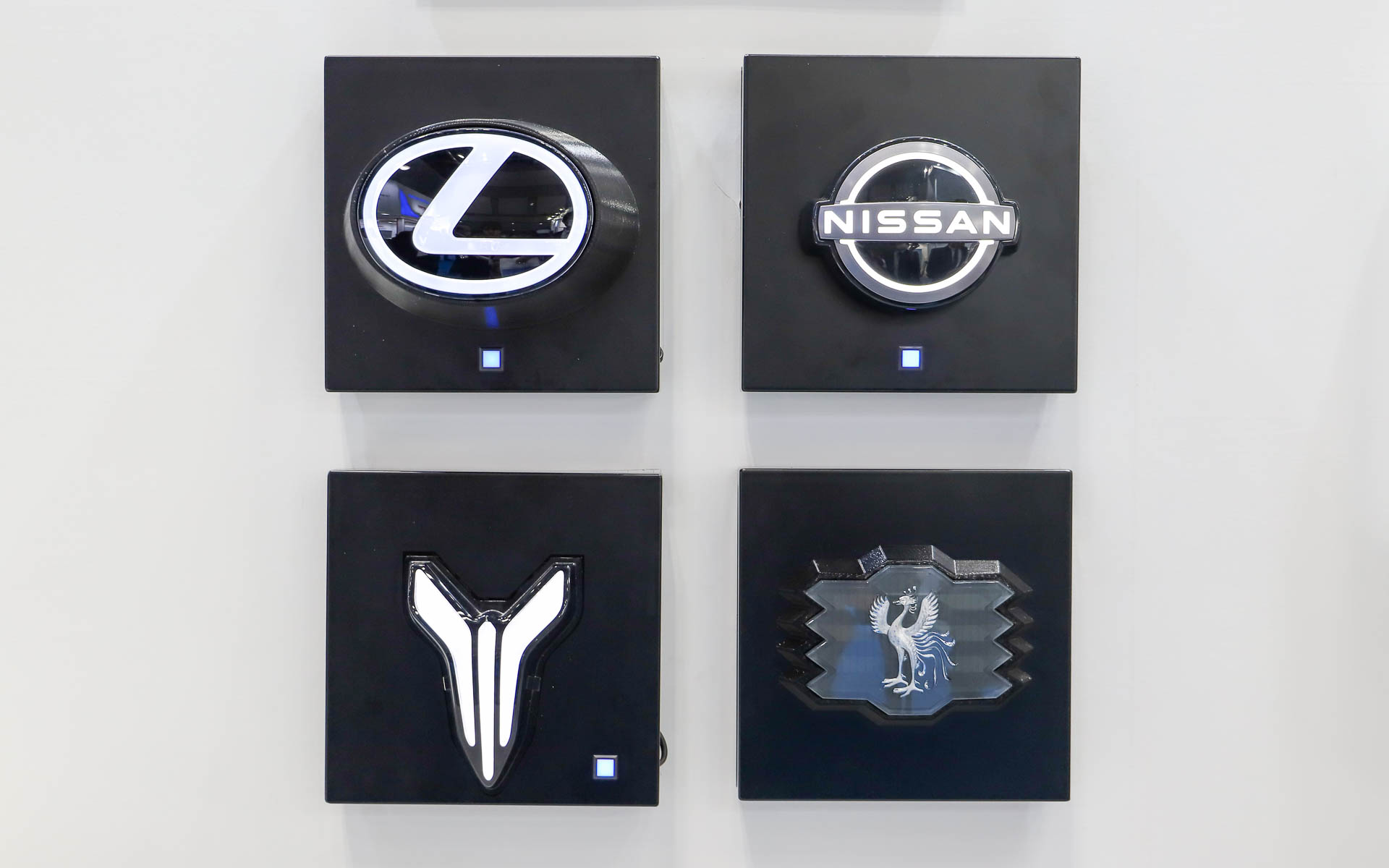 ミリ波レーダーの透過機能と高い意匠性を併せ持つエンブレムの紹介