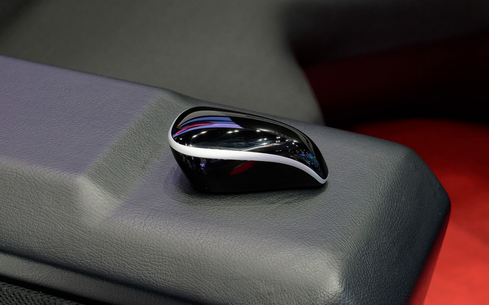 未来の自動車はマウスで操作？　日立アステモの「スマートステア」とは……