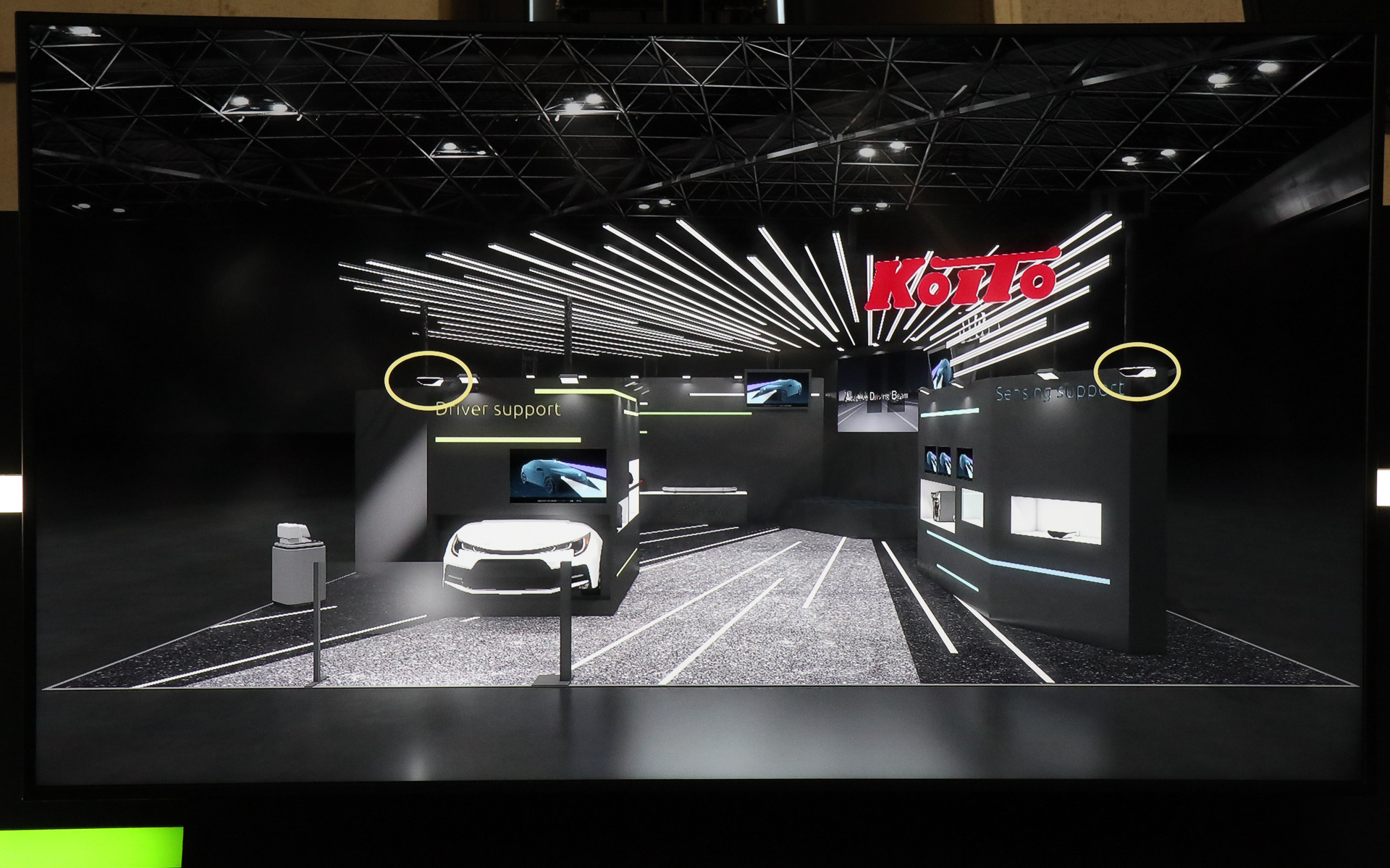 ブースの正面2か所にイルミエルを設置。ブース前の通路を歩く人のリアルタイム情報やどの方向に歩いていったかの累積情報などを表示するデモを行なった