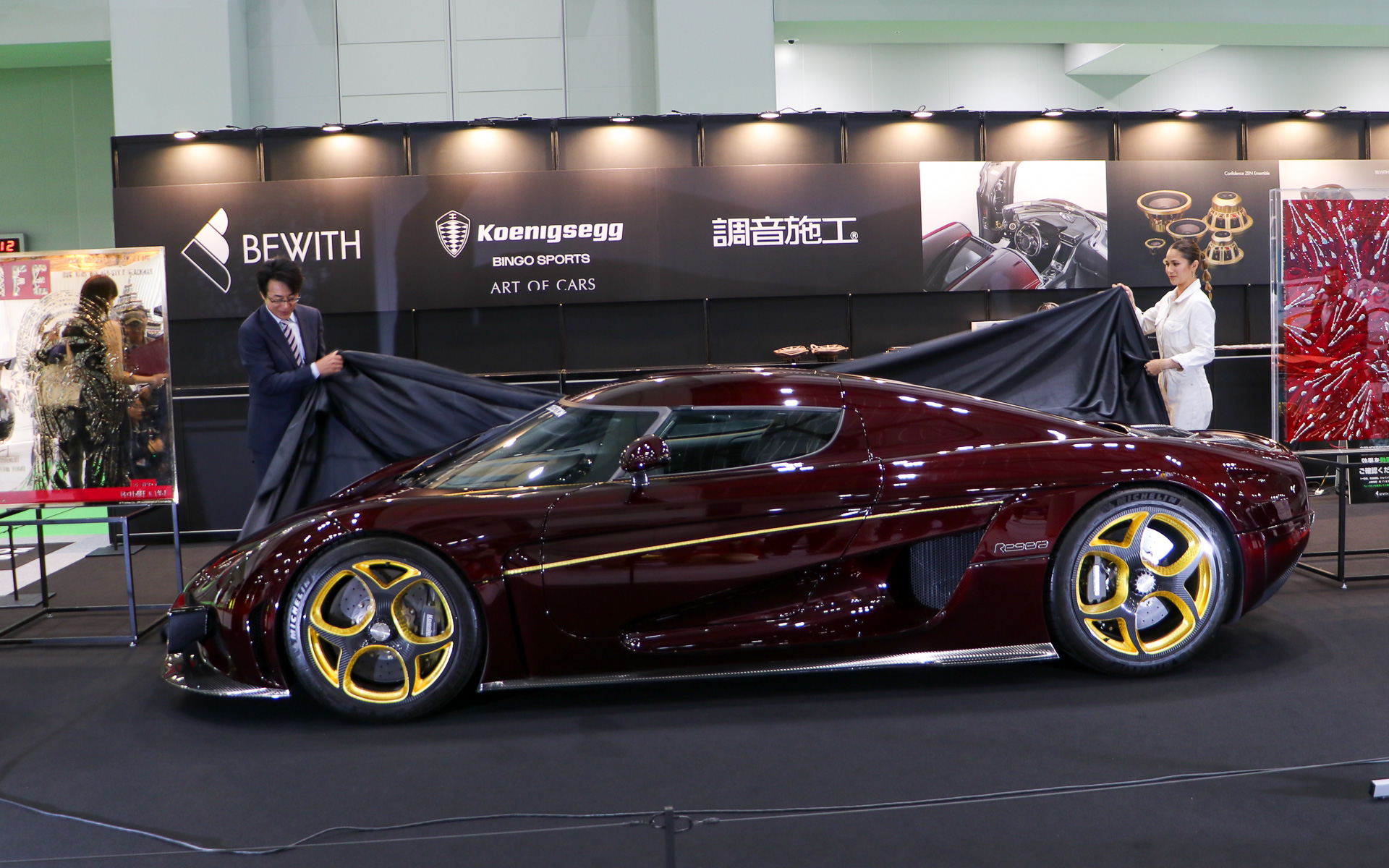 ボディサイズは4560×2050×1110mm（全長×全幅×全高）、ホイールベースは2662mm、乾燥重量1420kg、車速に応じて最低地上高は自動で調整され、低速時は105mm、サーキットモードでは85mmとなるほか、段差を避けるためのフロントリフティングシステムを作動させると150mmまで上げられる