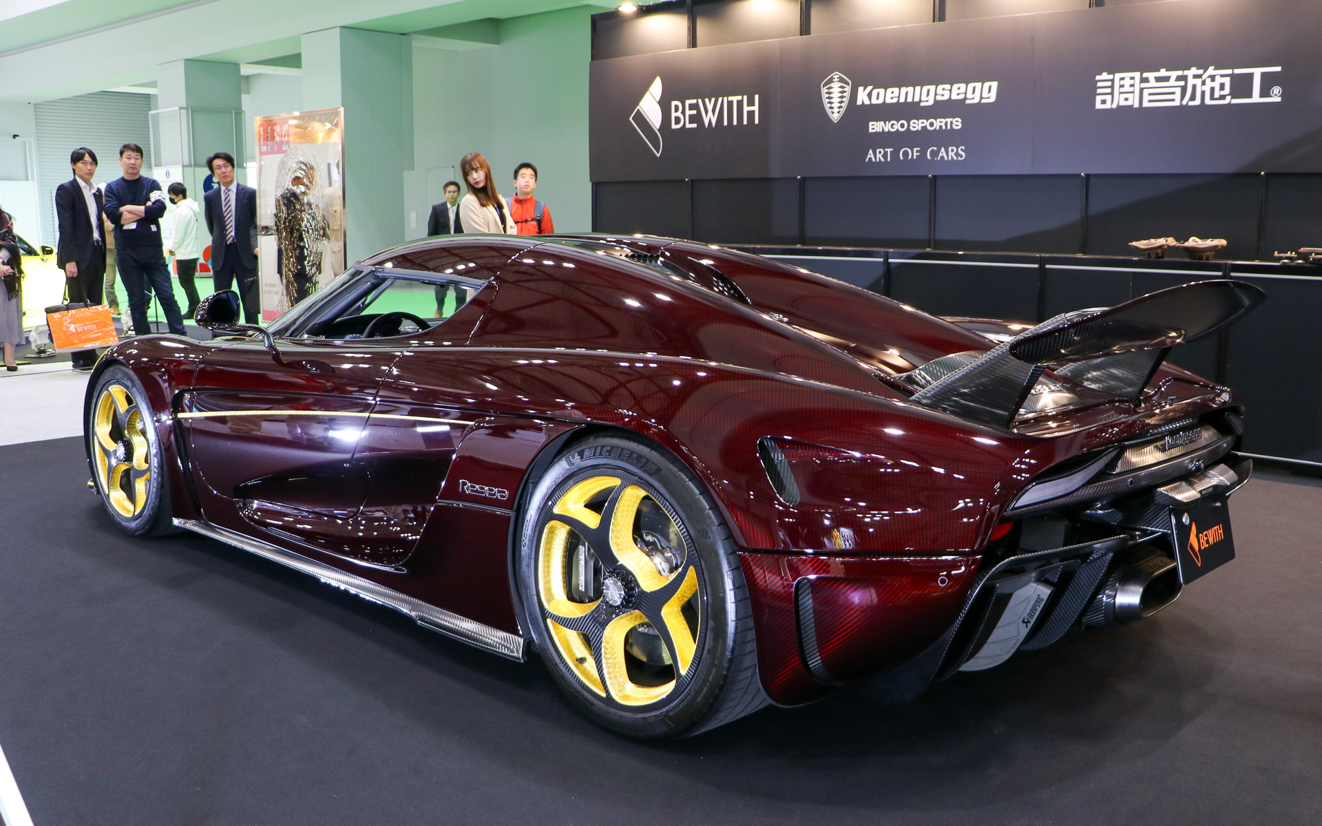 リアウイングも自動で格納される