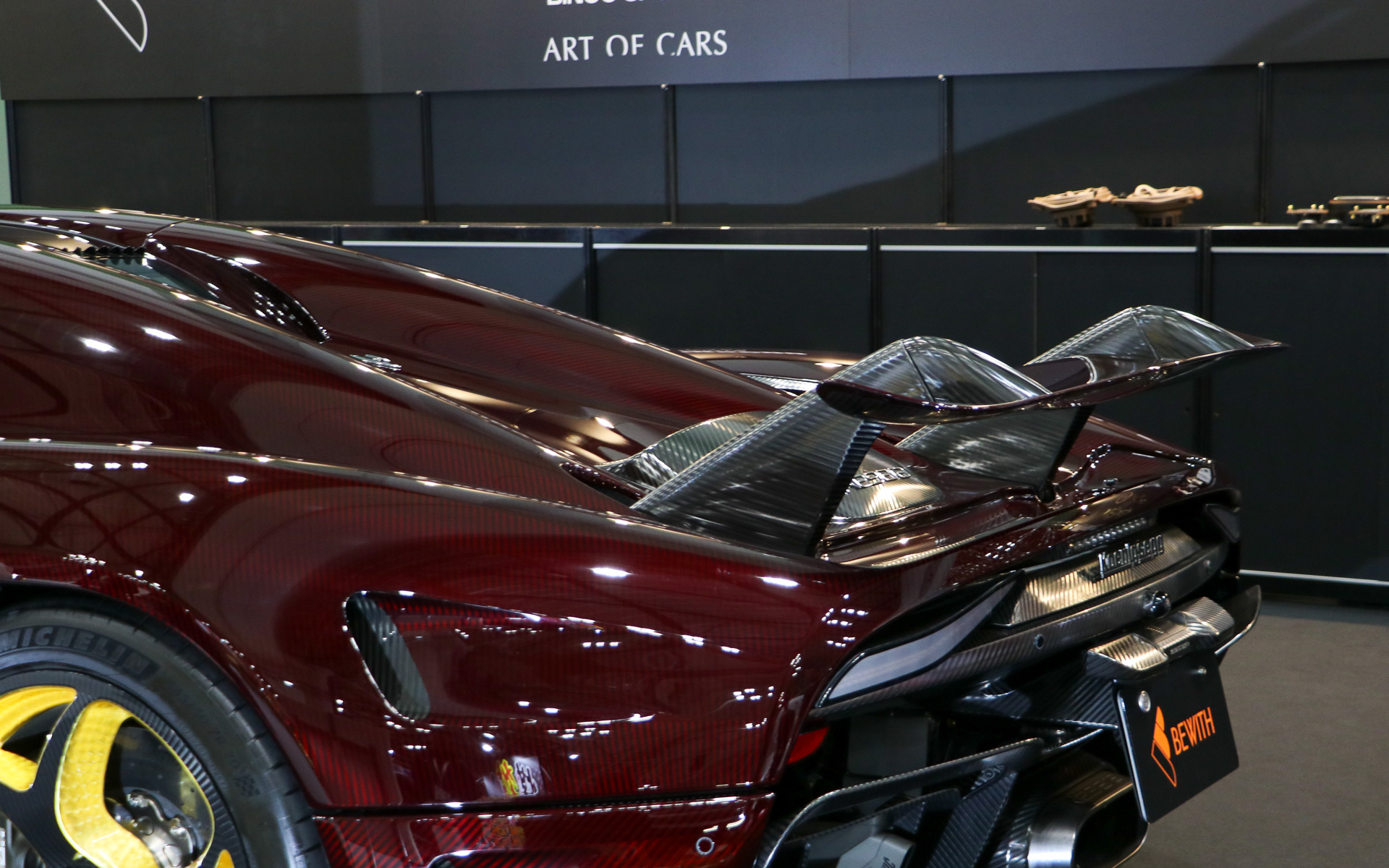 リアウイングも自動で格納される