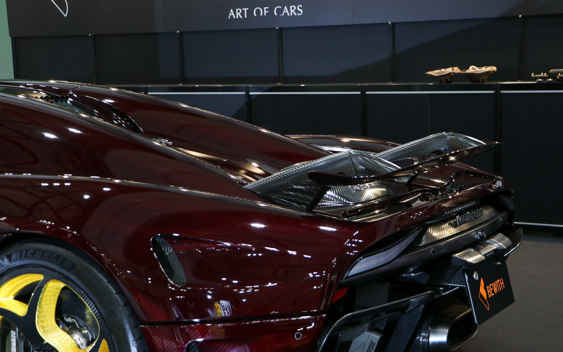 リアウイングも自動で格納される