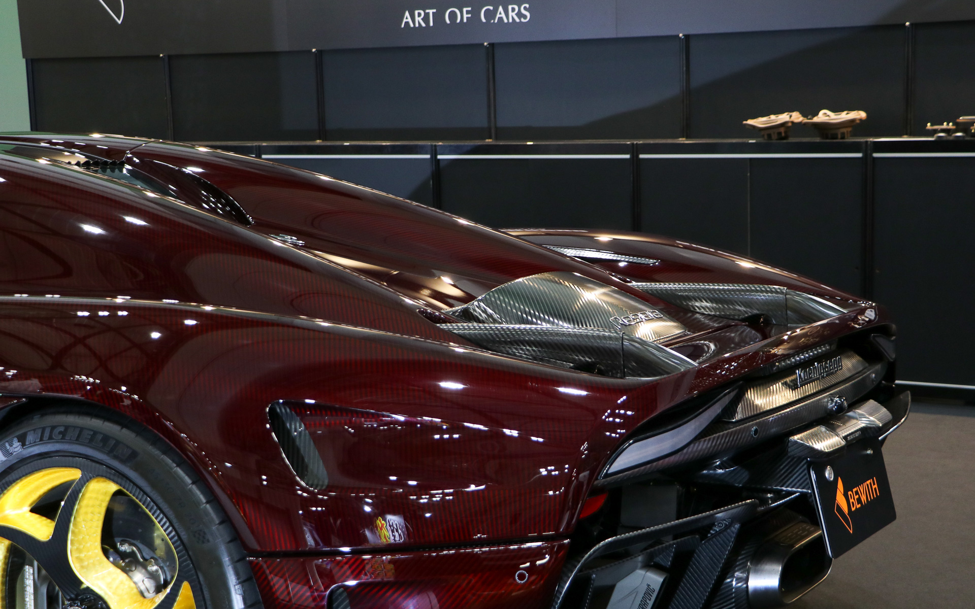 リアウイングも自動で格納される