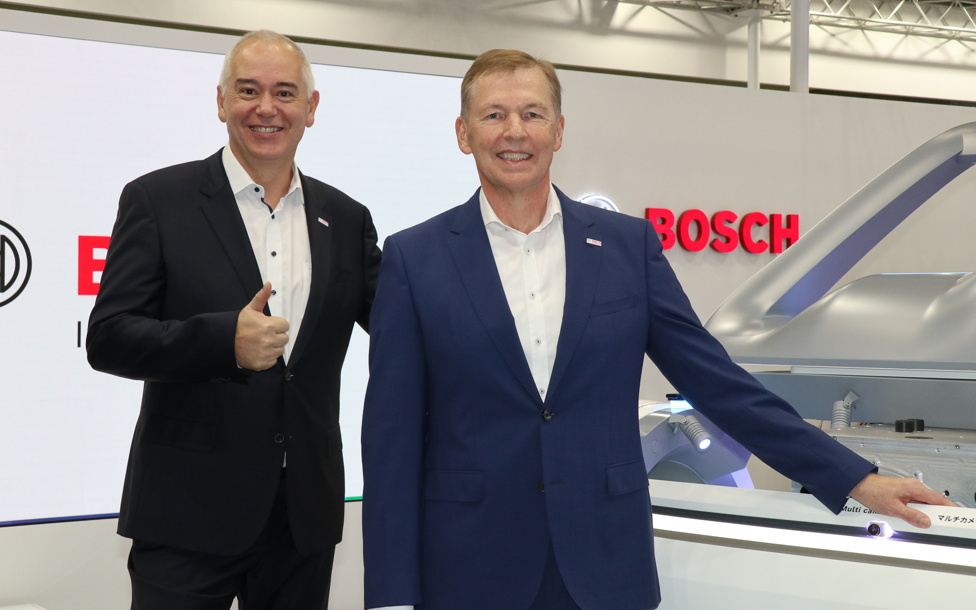 ボッシュ株式会社 取締役副社長 クリスチャン・メッカー氏（左）とボッシュ株式会社 代表取締役社長 クラウス・メーダー氏（右）