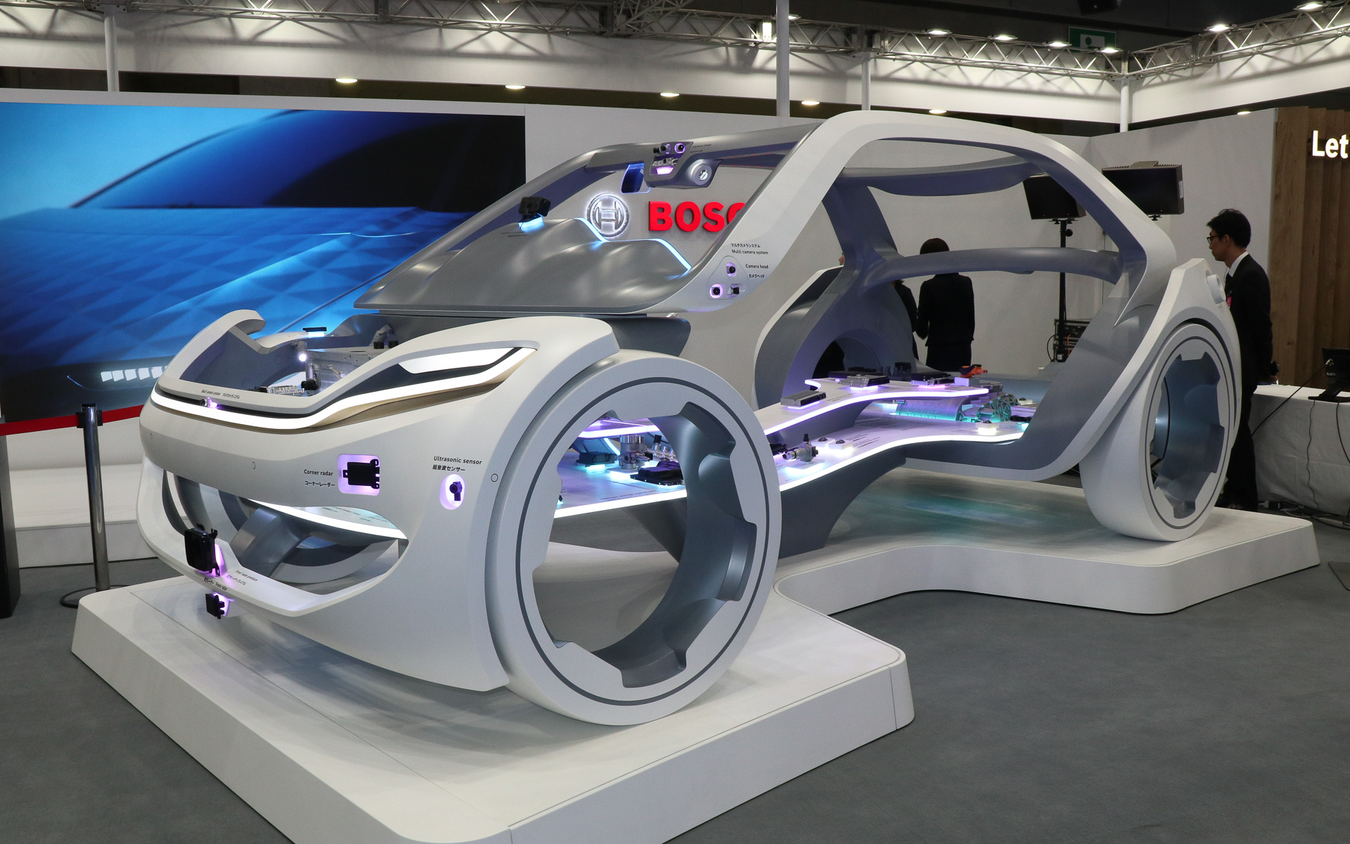 ボッシュブースに展示された「展示カー」