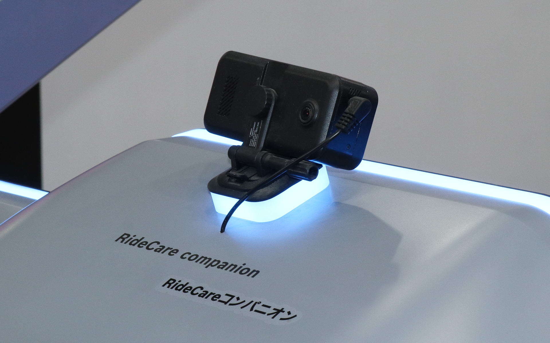 ライドシェアサービス事業者向けのスマートカメラ「RideCare コンパニオン」