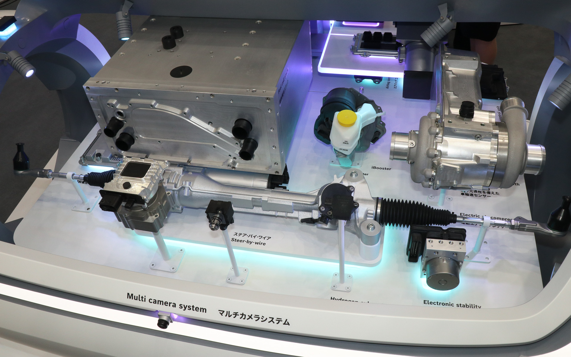 展示カーにはボッシュが手がけるさまざまな自動車向け製品が装着される