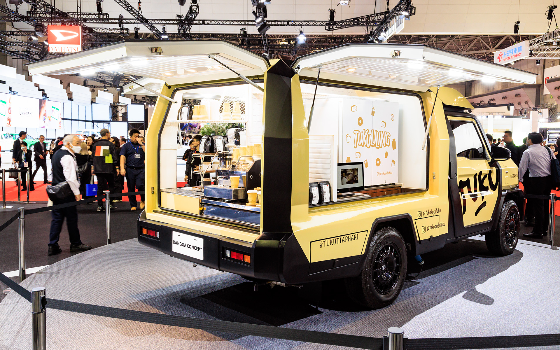 コーヒーショップをイメージした車両