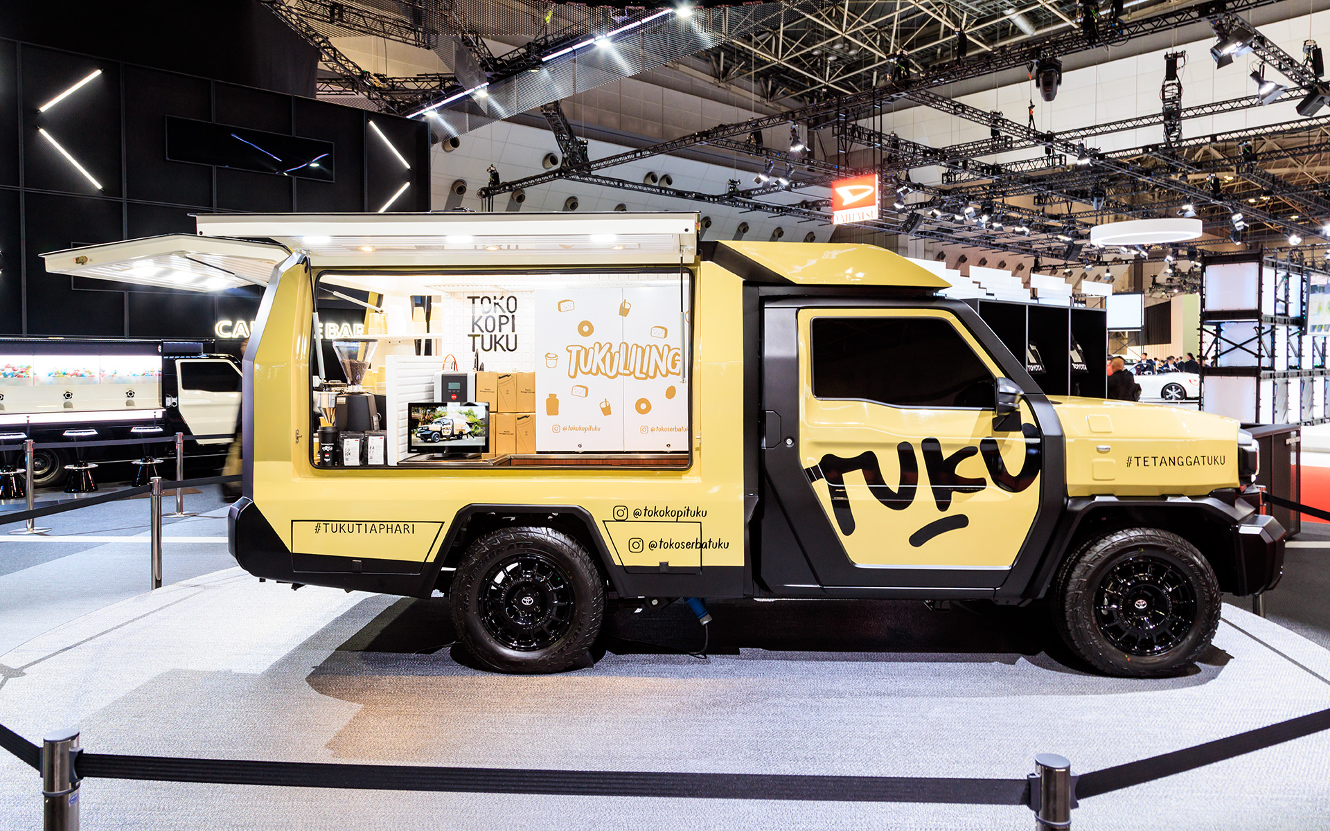 コーヒーショップをイメージした車両