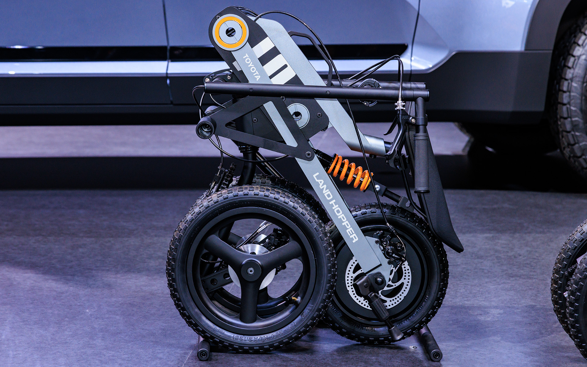 折り畳むと非常にコンパクトになる