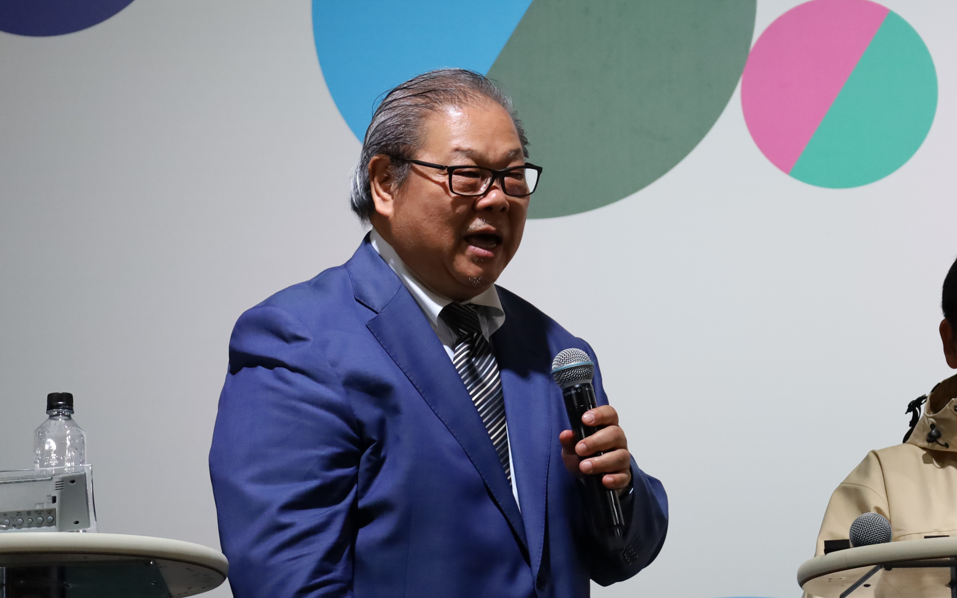 モデレーターはモータージャーナリストでグラニテ 代表取締役の池田直渡氏