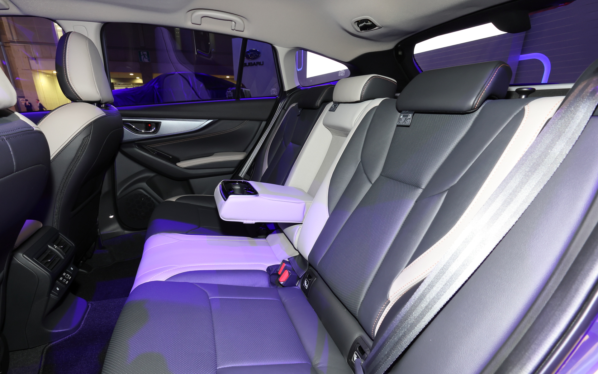 レヴォーグ レイバック「Limited EX」純正アクセサリー装着車 市販モデル