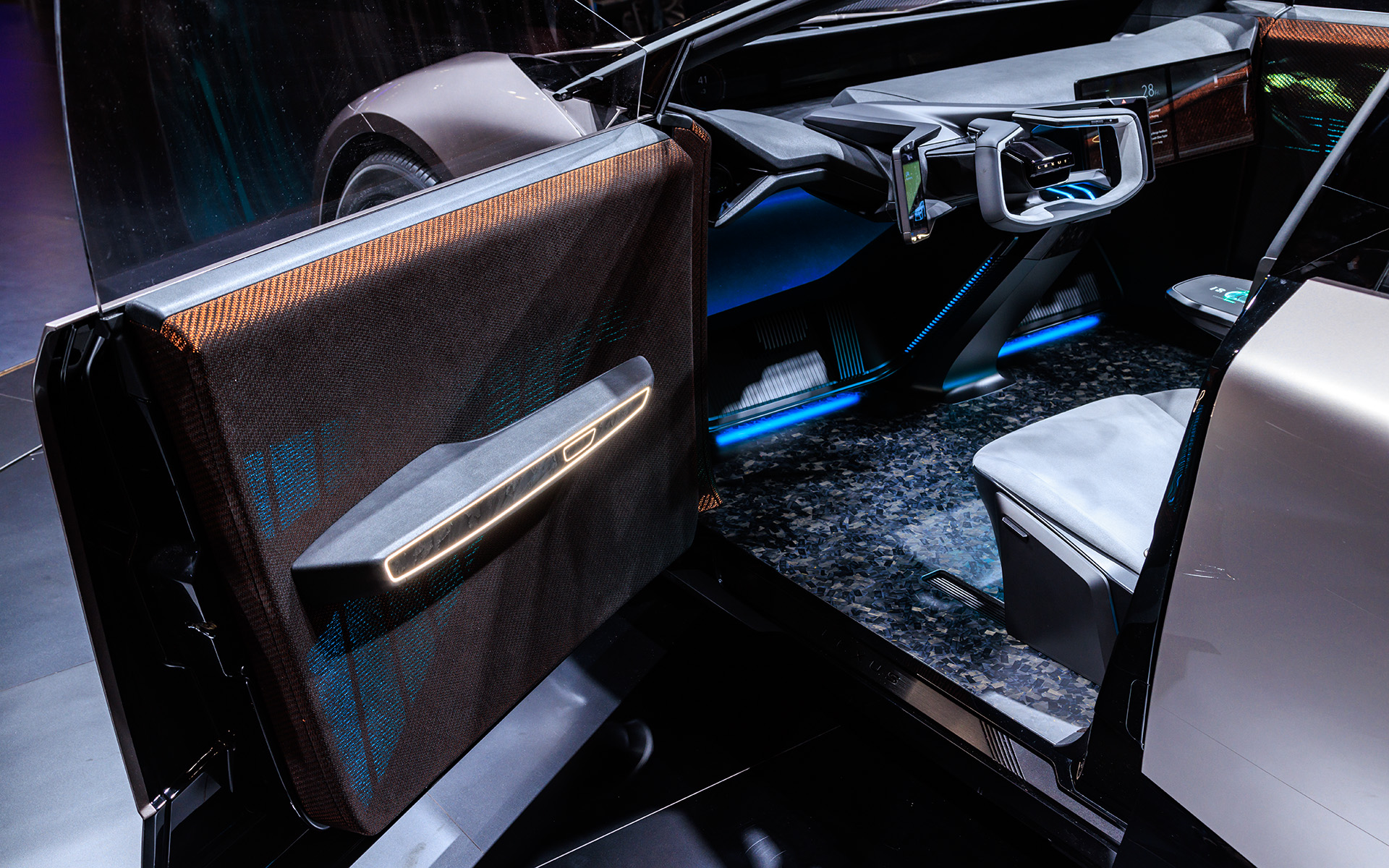 フロントドアを開けたところ