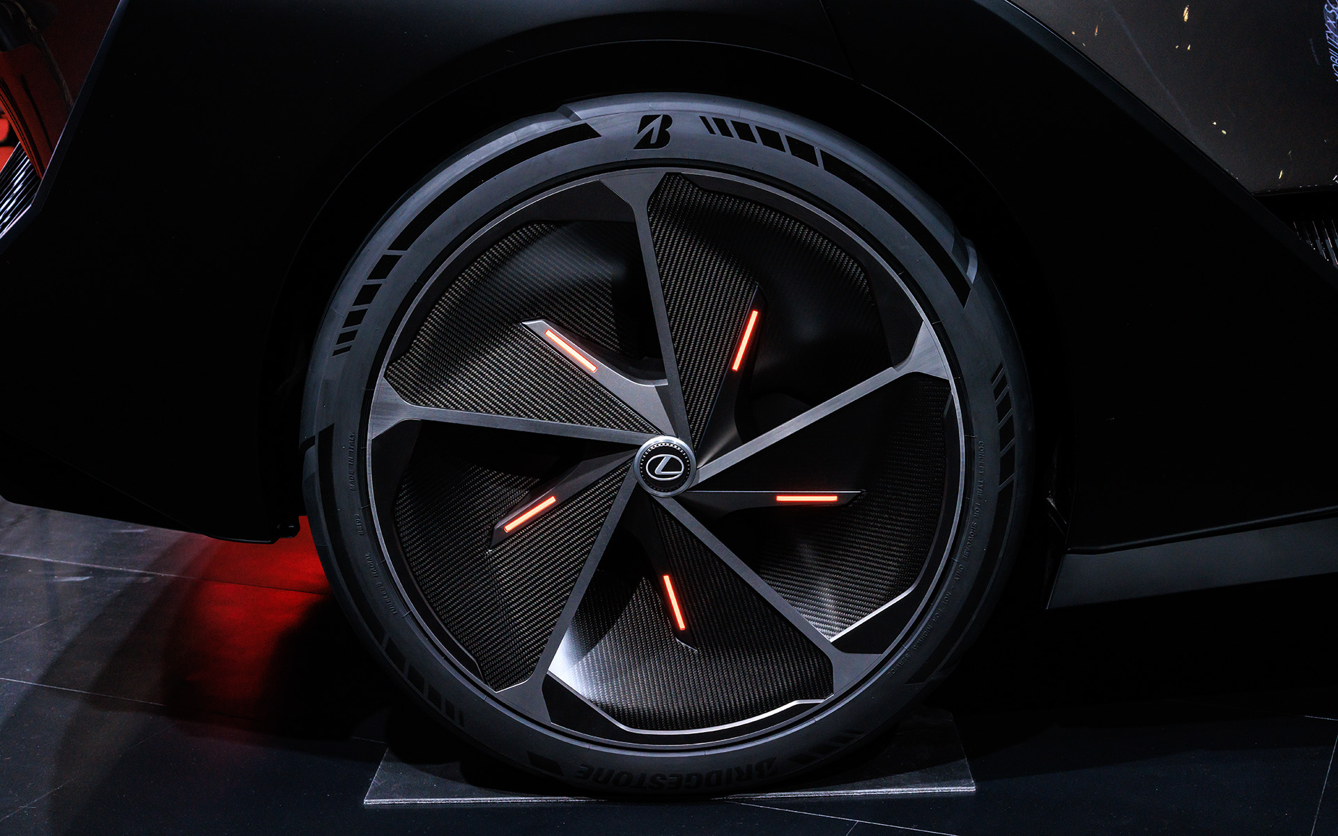 ホイールにも照明を内蔵