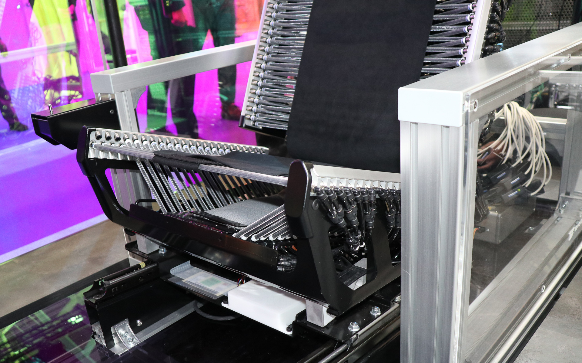 VODY2.0の座面は弾力のある人工筋肉で構成