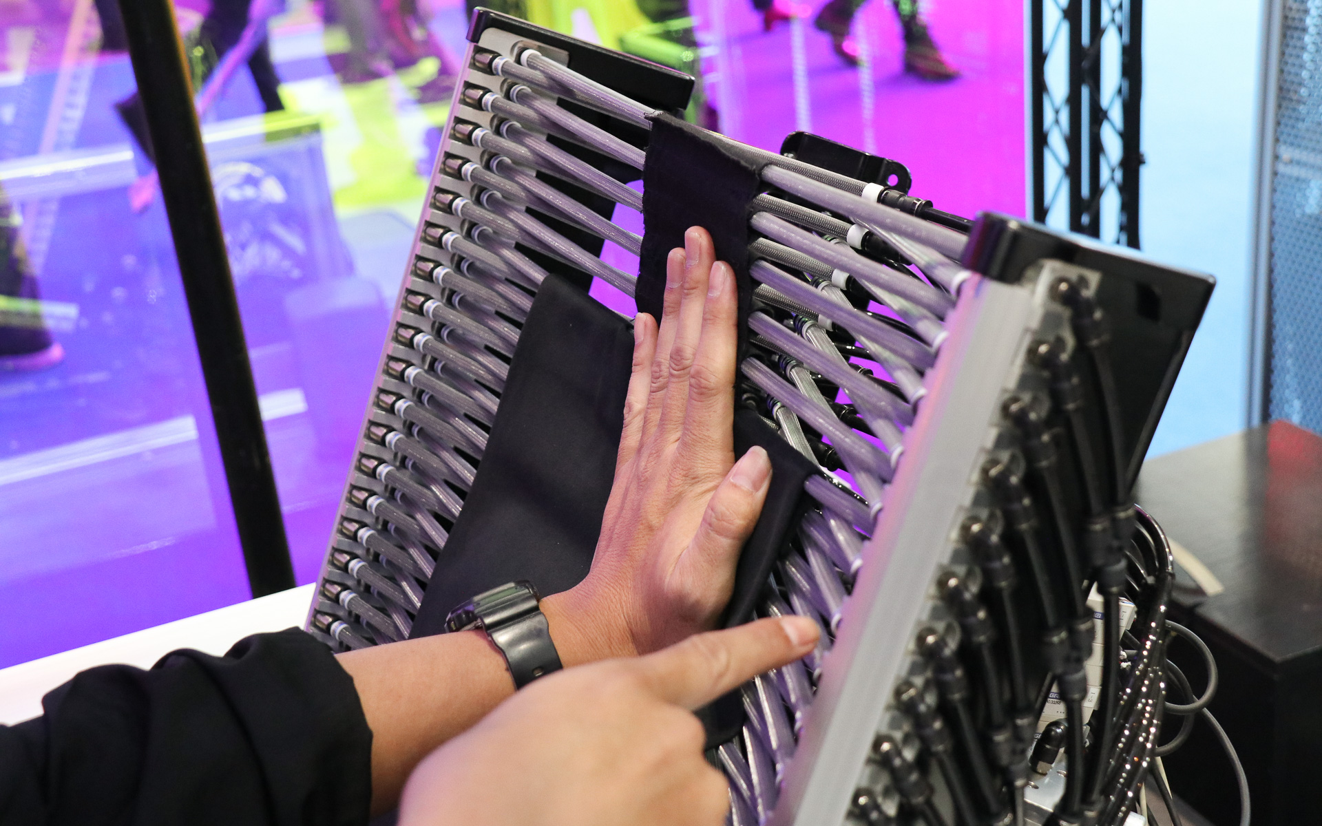 VODY2.0の座面は弾力のある人工筋肉で構成