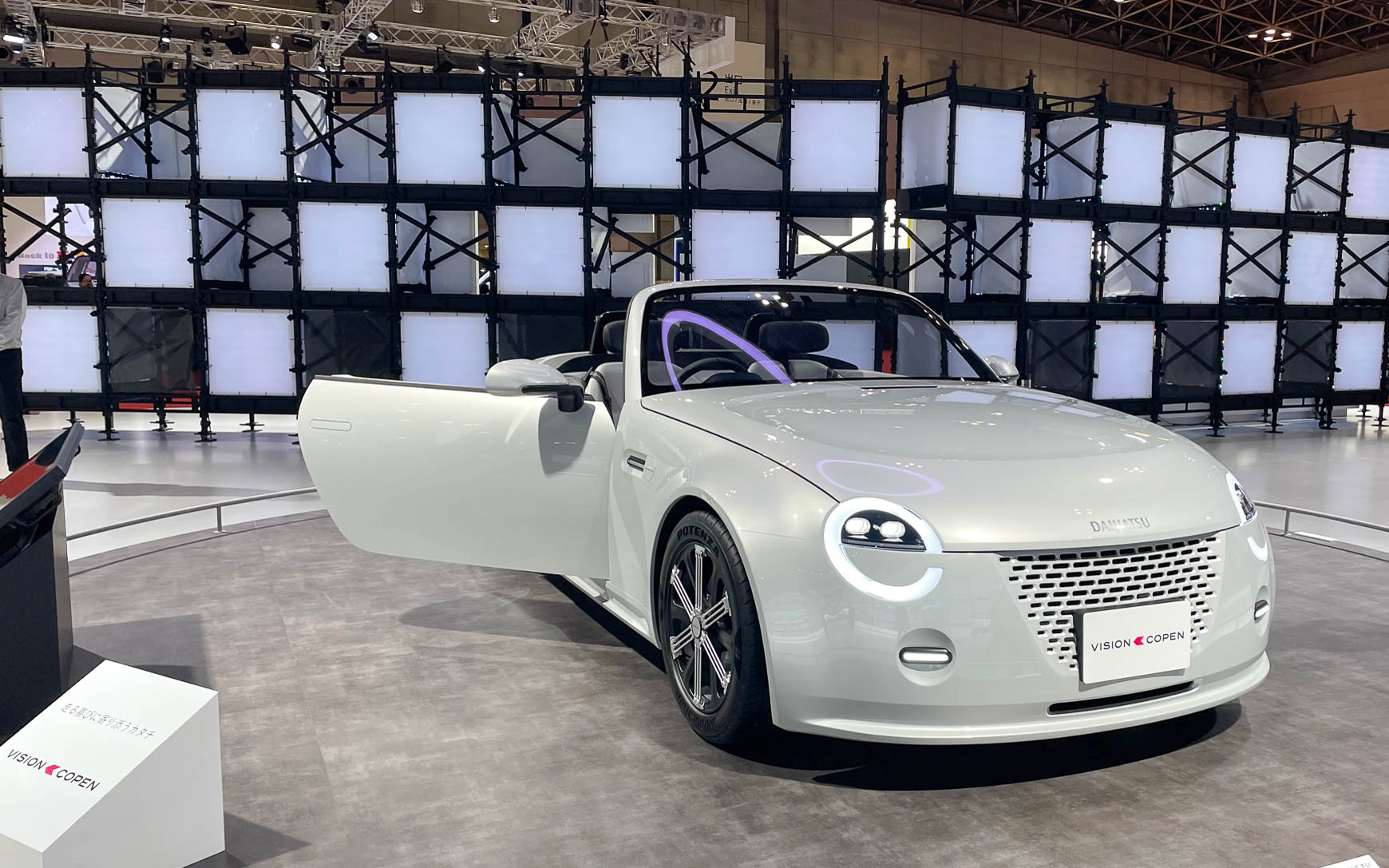 ビジョン コペン。張り出したリアフェンダーが魅力。内燃機のFRです！　実現してほしい1台。皆さんの声が実現を後押しするとは開発者の声。民案で声を出しましょう