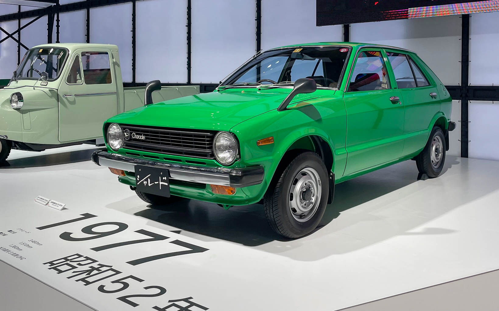 GC10シャレード。まさにこのグリーンに乗ってました。モーターショーのおさがりだった記憶が……