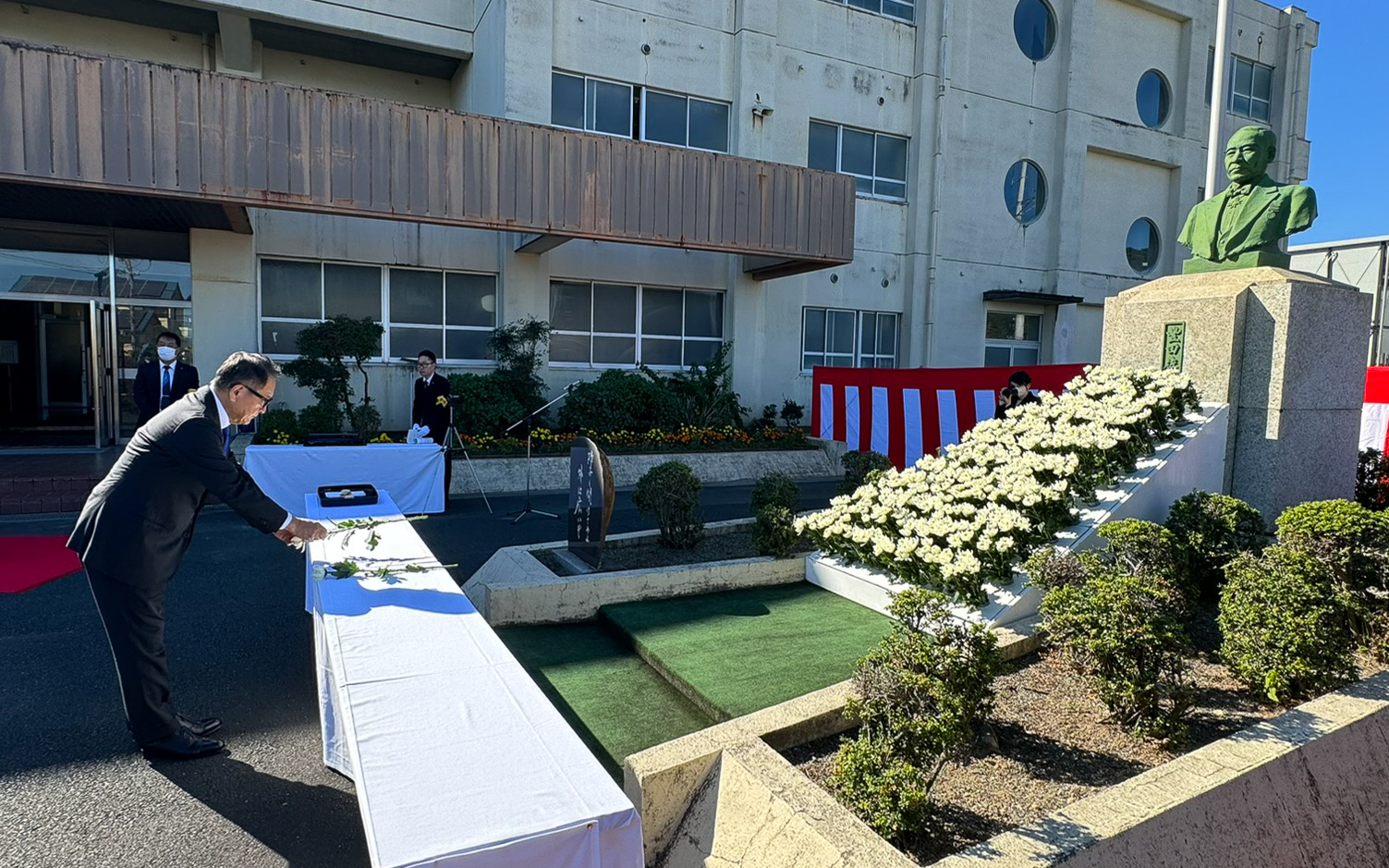 佐吉翁への献花