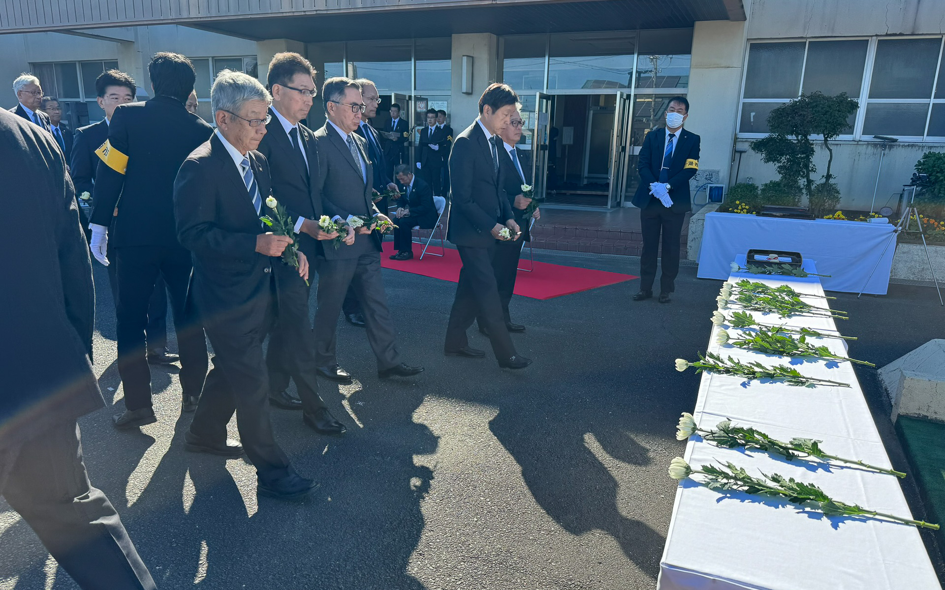 スズキ 鈴木敏宏社長も献花に訪れた