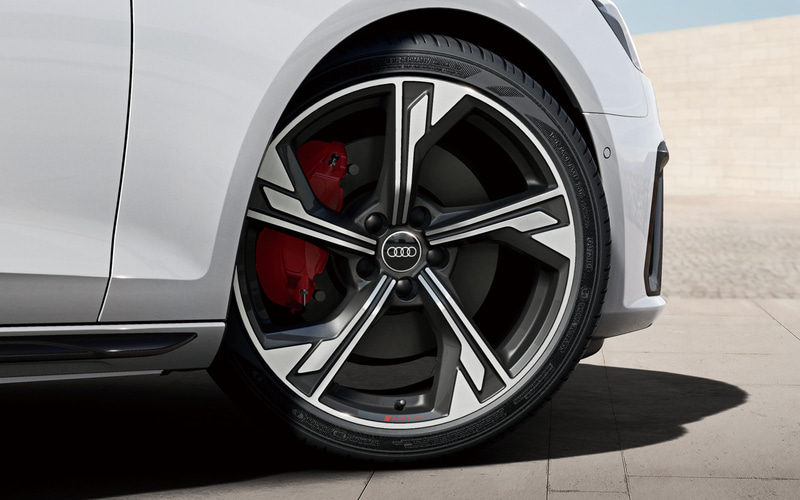 アウディ、「A4」「A4アバント」「A5スポーツバック」に限定モデル「S