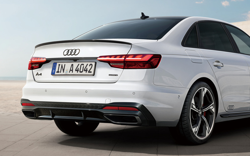 アウディ、「A4」「A4アバント」「A5スポーツバック」に限定モデル「S