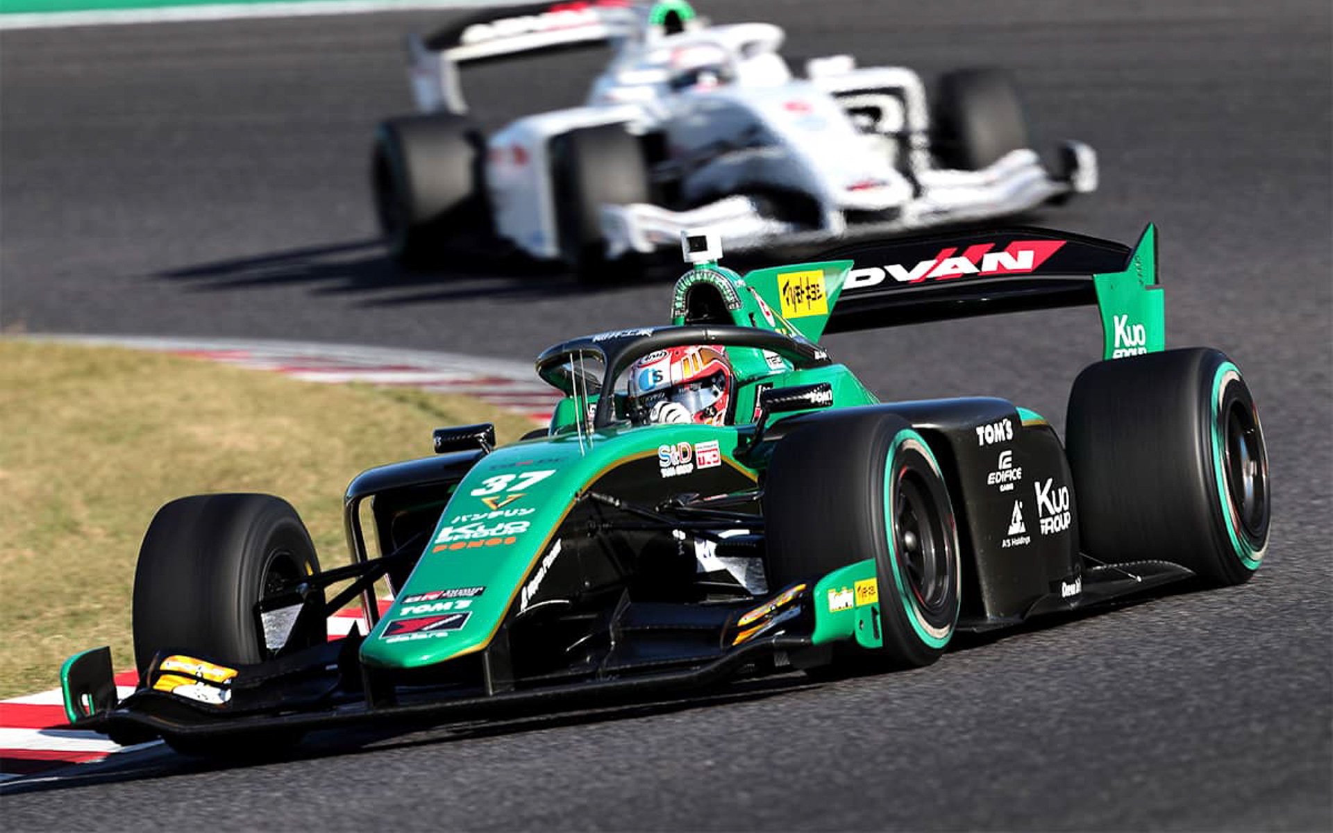 宮田莉朋選手（VANTELIN TEAM TOM'S 37号車）