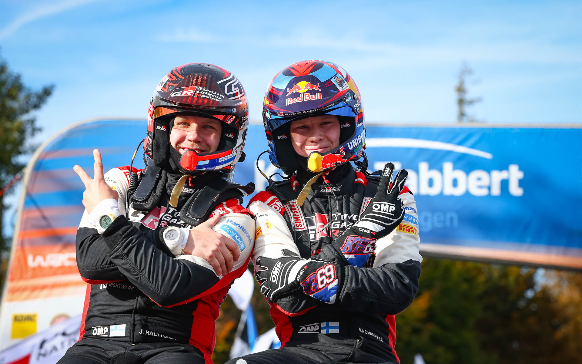 ヨンネ・ハルットゥネン選手（左）と、カッレ・ロバンペラ選手（右）