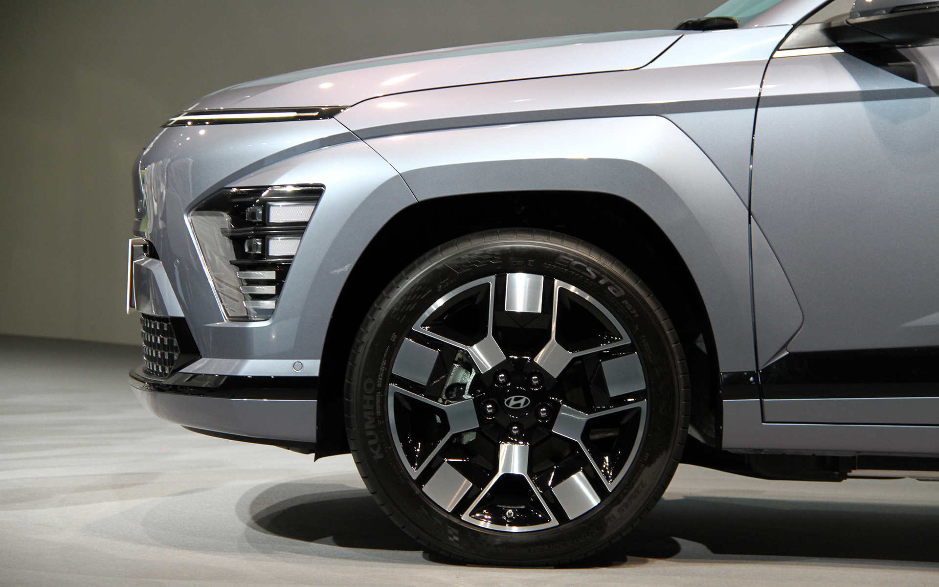 新型コナのボディサイズは4355×1825×1590mm（全長×全幅×全高）、ホイールベースは2660mm